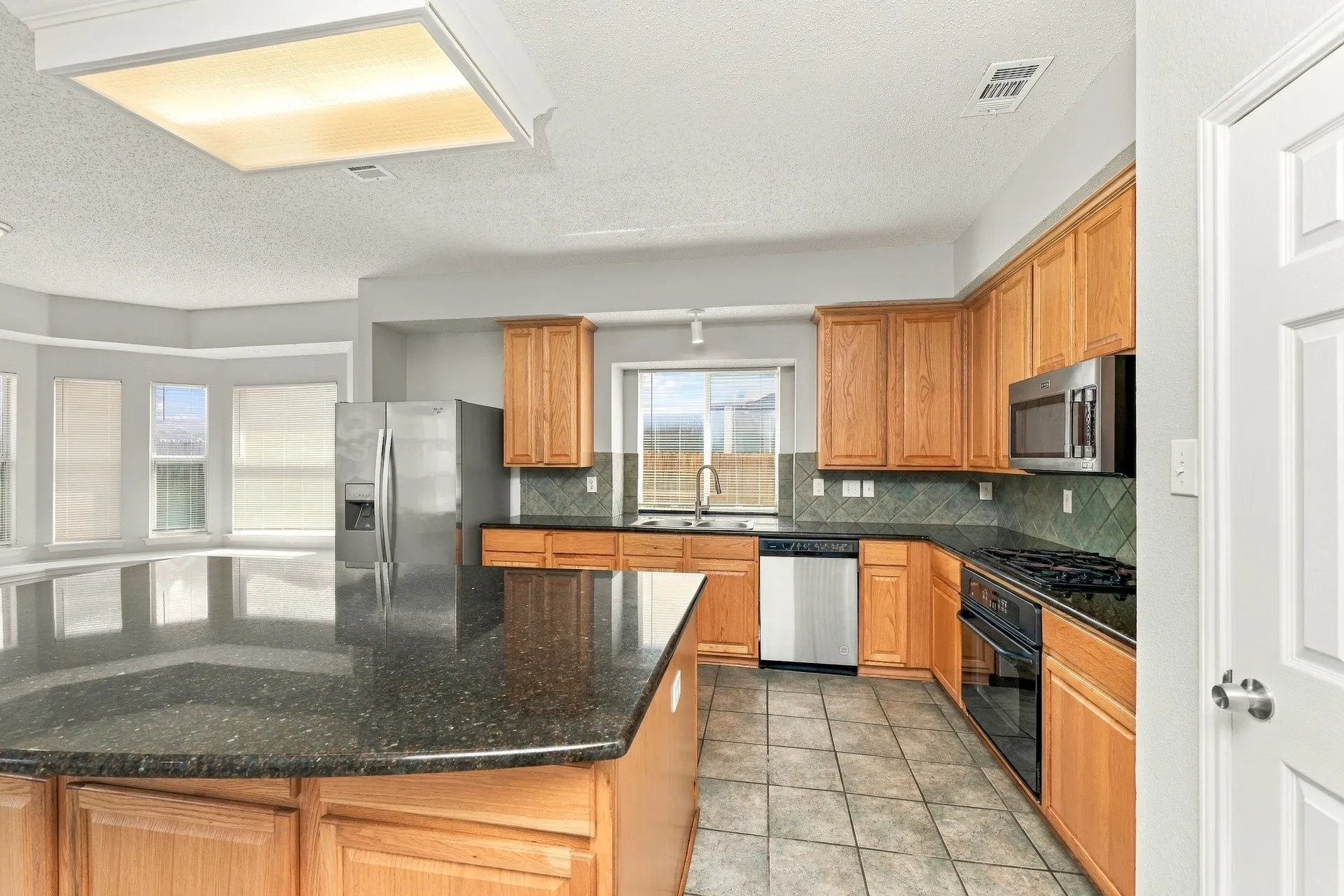 Single Family Residence For Rent in Dallas County , 736 Mulberry Lane, De Soto, Texas 75115, 5 Bedroom, 4 Bathroom, 2 Garage spaces, 3,498 Sqft, built in 2003, mls#21398191, Real Estate Agent in De Soto, Homes For Rent in Dallas county, Homes For Rent in De Soto, Realtor in De Soto Texas, Real Estate Brokerage Independent Realty Texas, Luminita Cordes Realtor