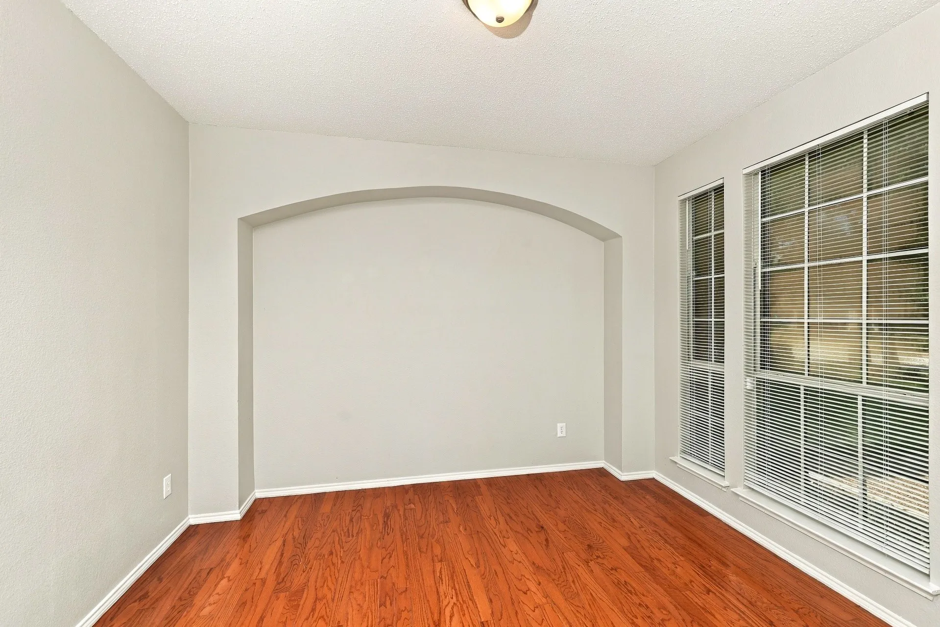 Single Family Residence For Rent in Dallas County , 736 Mulberry Lane, De Soto, Texas 75115, 5 Bedroom, 4 Bathroom, 2 Garage spaces, 3,498 Sqft, built in 2003, mls#21398191, Real Estate Agent in De Soto, Homes For Rent in Dallas county, Homes For Rent in De Soto, Realtor in De Soto Texas, Real Estate Brokerage Independent Realty Texas, Luminita Cordes Realtor