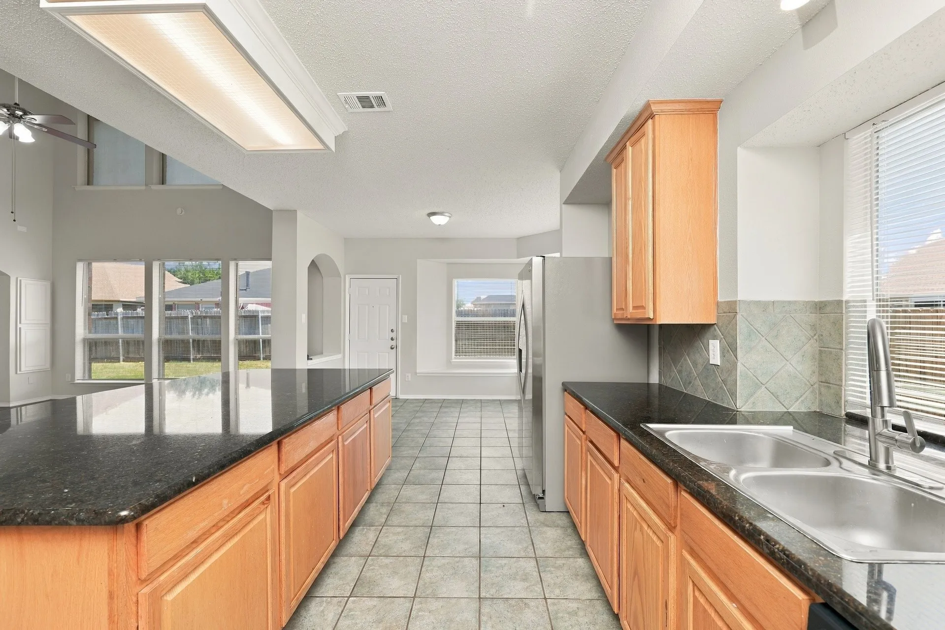 Single Family Residence For Rent in Dallas County , 736 Mulberry Lane, De Soto, Texas 75115, 5 Bedroom, 4 Bathroom, 2 Garage spaces, 3,498 Sqft, built in 2003, mls#21398191, Real Estate Agent in De Soto, Homes For Rent in Dallas county, Homes For Rent in De Soto, Realtor in De Soto Texas, Real Estate Brokerage Independent Realty Texas, Luminita Cordes Realtor