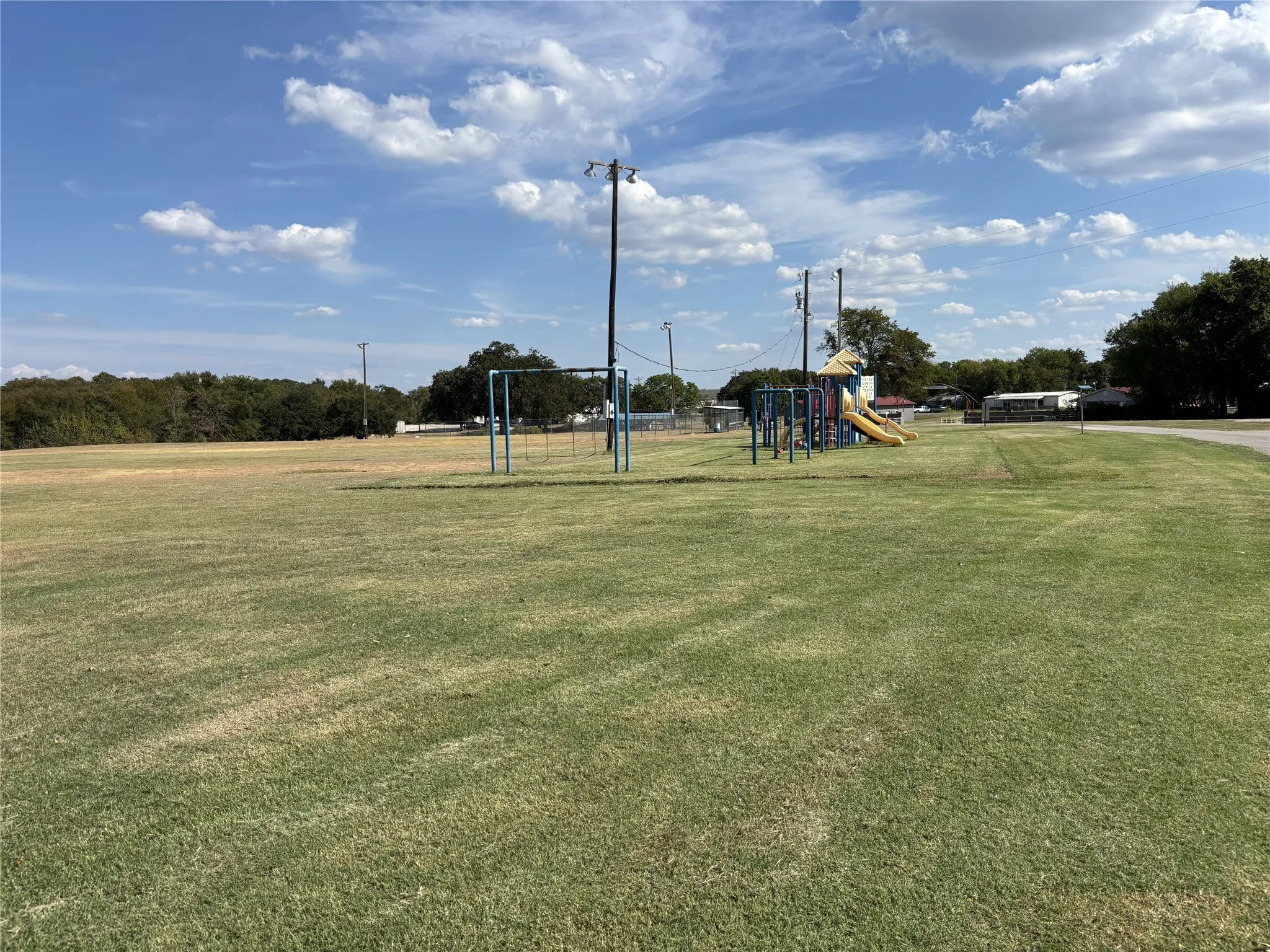 Single Family Residence For Rent in Hunt County , 1340 E State Highway 276, West Tawakoni, Texas 75474, 2 Bedroom, 2 Bathroom, Garage spaces, 1,360 Sqft, built in 1990, mls#21398199, Real Estate Agent in West Tawakoni, Homes For Rent in Hunt county, Homes For Rent in West Tawakoni, Realtor in West Tawakoni Texas, Real Estate Brokerage Independent Realty Texas, Luminita Cordes Realtor