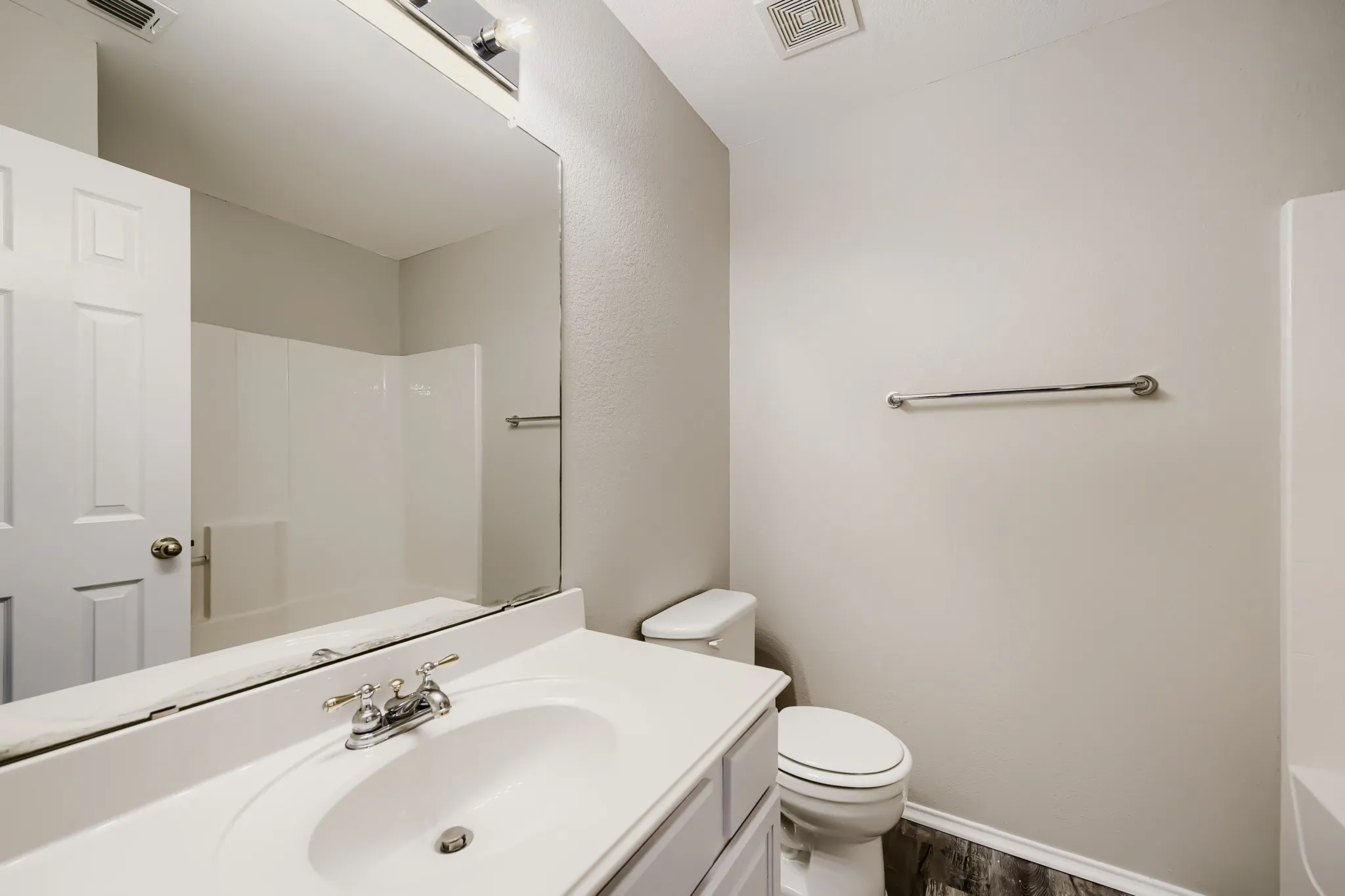 Single Family Residence For Sale in Tarrant County , 6221 Brooklynn Drive, Fort Worth, Texas 76179, 3 Bedroom, 2 Bathroom, 2 Garage spaces, 1,601 Sqft, built in 2005, mls#21396792, Real Estate Agent in Fort Worth, Homes For Sale in Tarrant county, Homes For Sale in Fort Worth, Realtor in Fort Worth Texas, Real Estate Brokerage Independent Realty Texas, Luminita Cordes Realtor