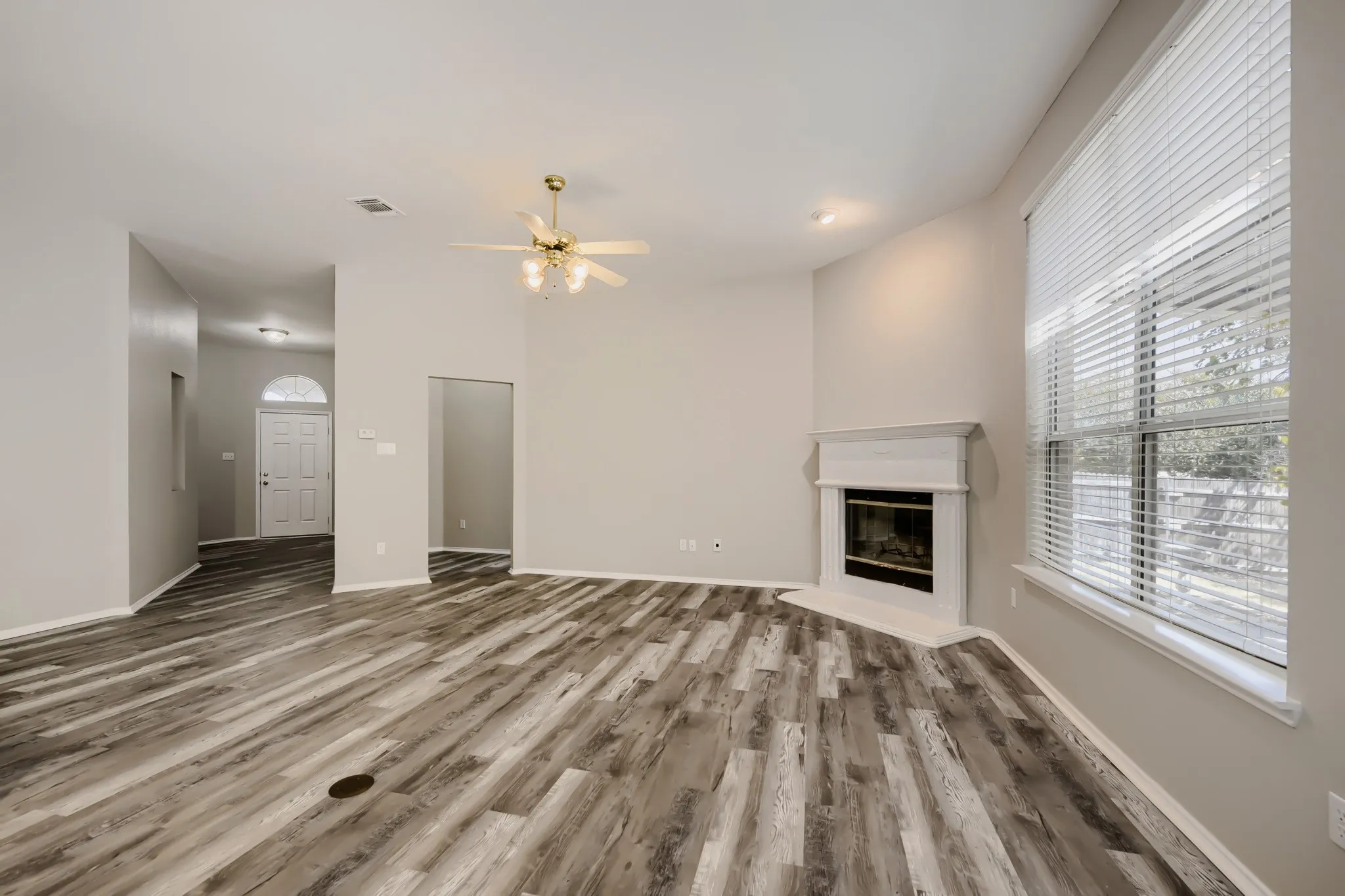 Single Family Residence For Sale in Tarrant County , 6221 Brooklynn Drive, Fort Worth, Texas 76179, 3 Bedroom, 2 Bathroom, 2 Garage spaces, 1,601 Sqft, built in 2005, mls#21396792, Real Estate Agent in Fort Worth, Homes For Sale in Tarrant county, Homes For Sale in Fort Worth, Realtor in Fort Worth Texas, Real Estate Brokerage Independent Realty Texas, Luminita Cordes Realtor