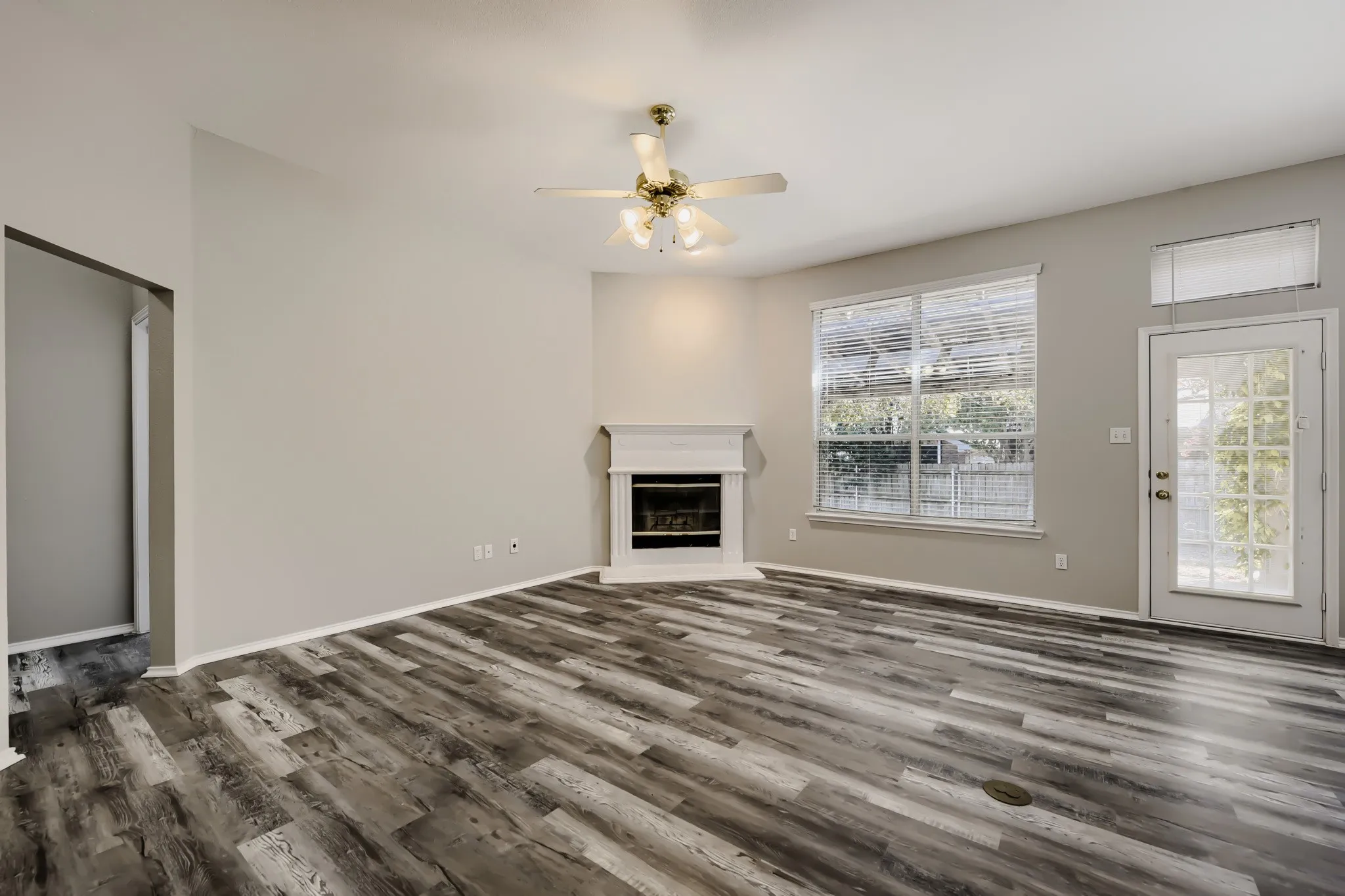 Single Family Residence For Sale in Tarrant County , 6221 Brooklynn Drive, Fort Worth, Texas 76179, 3 Bedroom, 2 Bathroom, 2 Garage spaces, 1,601 Sqft, built in 2005, mls#21396792, Real Estate Agent in Fort Worth, Homes For Sale in Tarrant county, Homes For Sale in Fort Worth, Realtor in Fort Worth Texas, Real Estate Brokerage Independent Realty Texas, Luminita Cordes Realtor