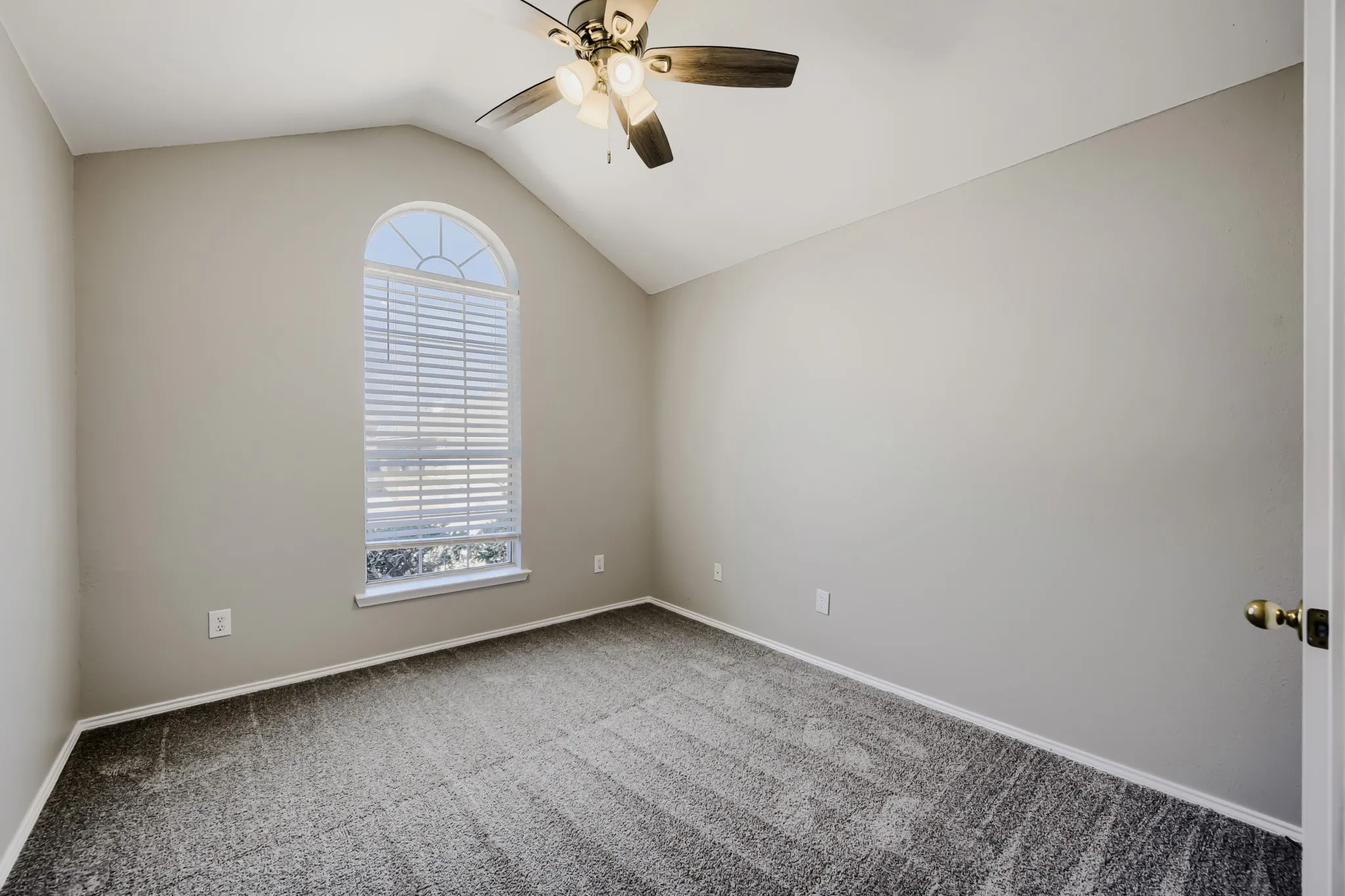 Single Family Residence For Sale in Tarrant County , 6221 Brooklynn Drive, Fort Worth, Texas 76179, 3 Bedroom, 2 Bathroom, 2 Garage spaces, 1,601 Sqft, built in 2005, mls#21396792, Real Estate Agent in Fort Worth, Homes For Sale in Tarrant county, Homes For Sale in Fort Worth, Realtor in Fort Worth Texas, Real Estate Brokerage Independent Realty Texas, Luminita Cordes Realtor
