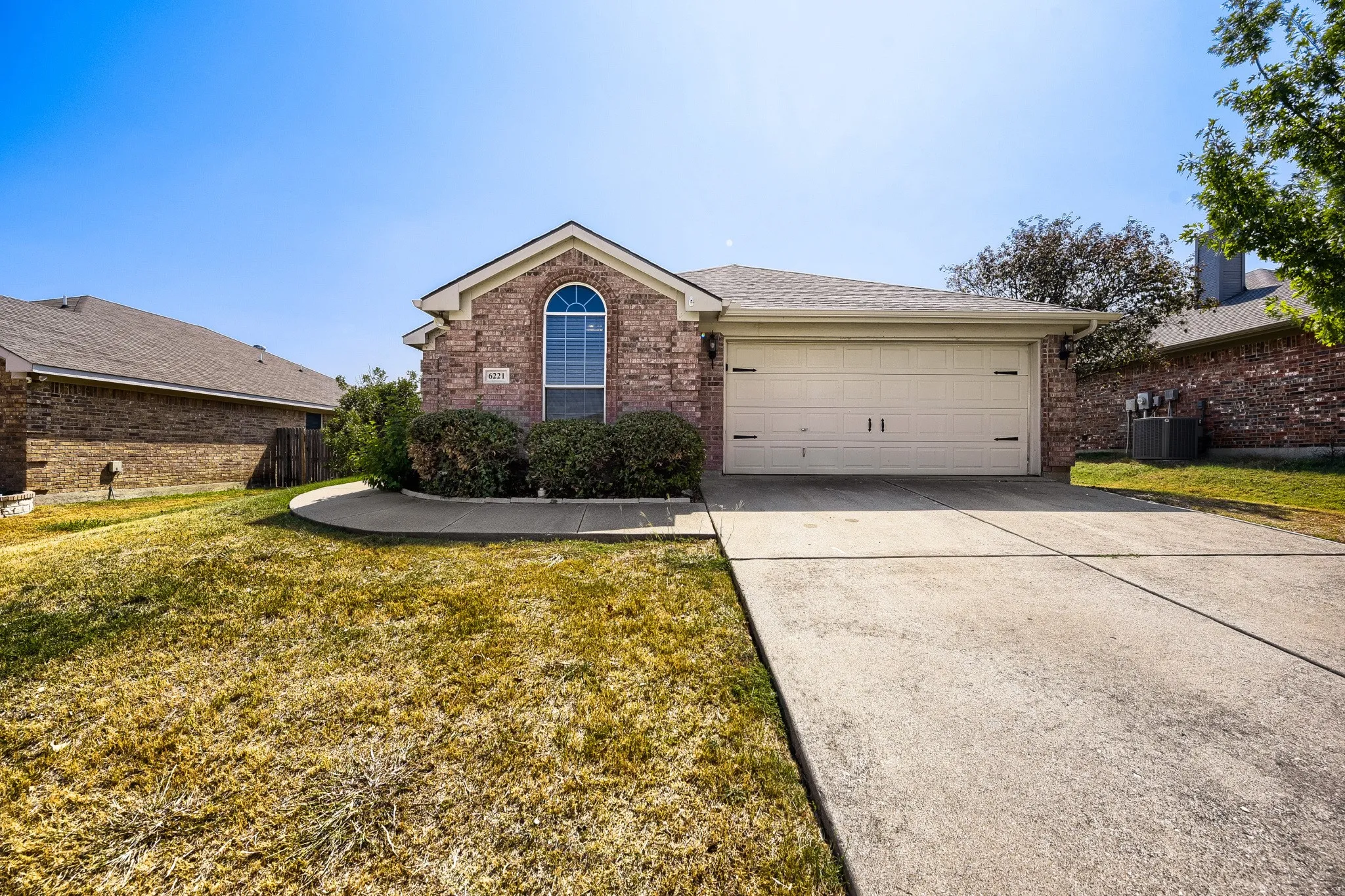 Single Family Residence For Sale in Tarrant County , 6221 Brooklynn Drive, Fort Worth, Texas 76179, 3 Bedroom, 2 Bathroom, 2 Garage spaces, 1,601 Sqft, built in 2005, mls#21396792, Real Estate Agent in Fort Worth, Homes For Sale in Tarrant county, Homes For Sale in Fort Worth, Realtor in Fort Worth Texas, Real Estate Brokerage Independent Realty Texas, Luminita Cordes Realtor