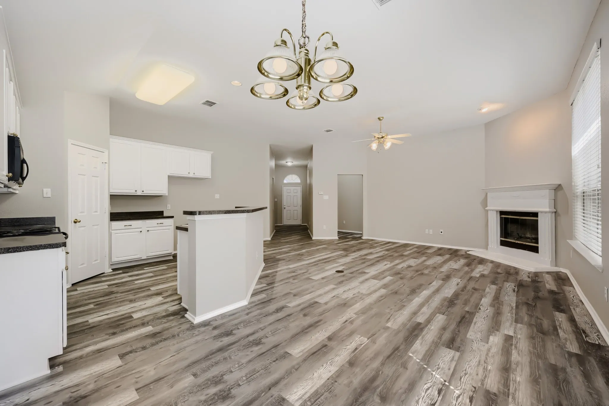 Single Family Residence For Sale in Tarrant County , 6221 Brooklynn Drive, Fort Worth, Texas 76179, 3 Bedroom, 2 Bathroom, 2 Garage spaces, 1,601 Sqft, built in 2005, mls#21396792, Real Estate Agent in Fort Worth, Homes For Sale in Tarrant county, Homes For Sale in Fort Worth, Realtor in Fort Worth Texas, Real Estate Brokerage Independent Realty Texas, Luminita Cordes Realtor