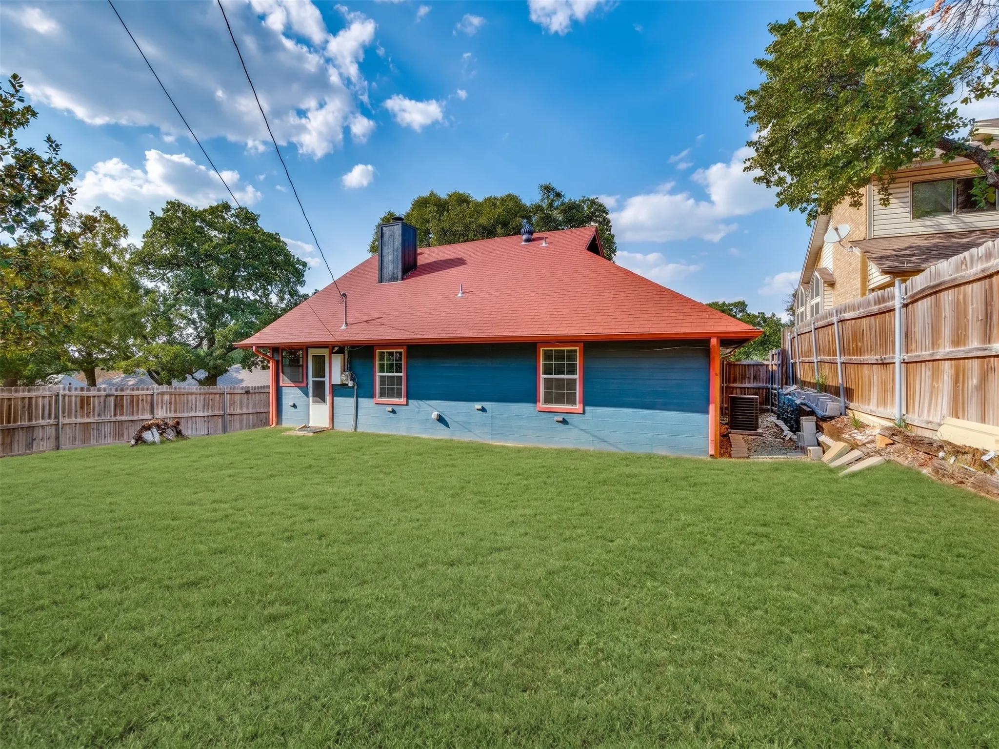 Single Family Residence For Sale in Tarrant County , 6406 Woods Edge Drive, Arlington, Texas 76016, 3 Bedroom, 2 Bathroom, 2 Garage spaces, 1,356 Sqft, built in 1984, mls#21397654, Real Estate Agent in Arlington, Homes For Sale in Tarrant county, Homes For Sale in Arlington, Realtor in Arlington Texas, Real Estate Brokerage Independent Realty Texas, Luminita Cordes Realtor