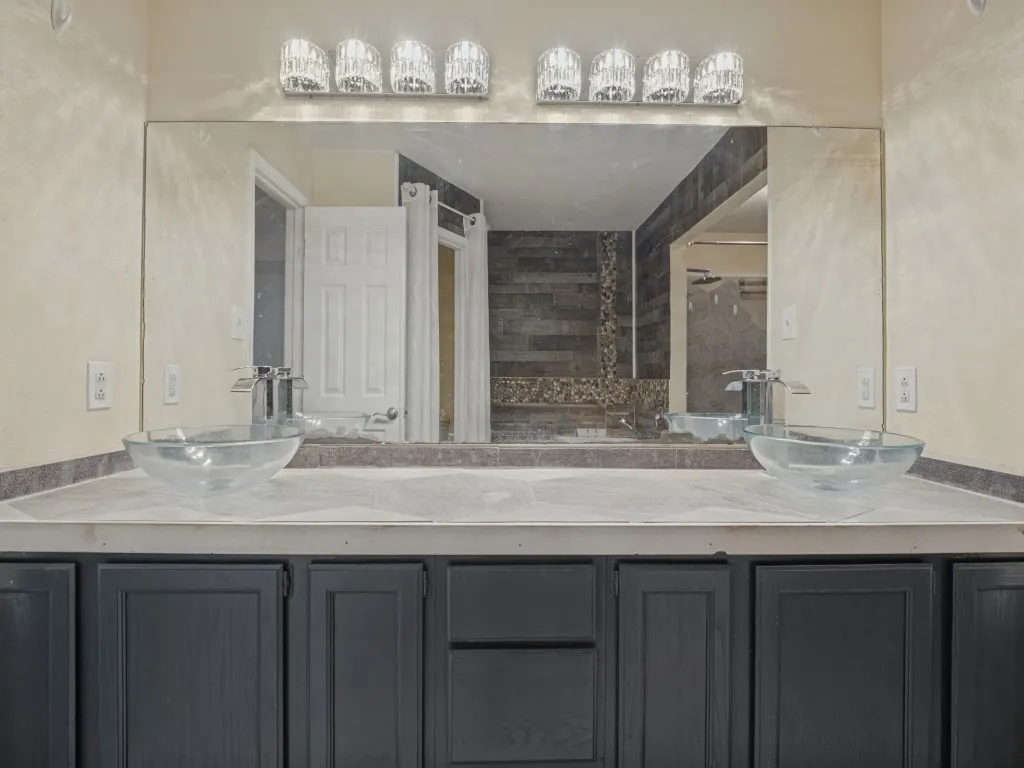 Single Family Residence For Sale in Tarrant County , 6406 Woods Edge Drive, Arlington, Texas 76016, 3 Bedroom, 2 Bathroom, 2 Garage spaces, 1,356 Sqft, built in 1984, mls#21397654, Real Estate Agent in Arlington, Homes For Sale in Tarrant county, Homes For Sale in Arlington, Realtor in Arlington Texas, Real Estate Brokerage Independent Realty Texas, Luminita Cordes Realtor