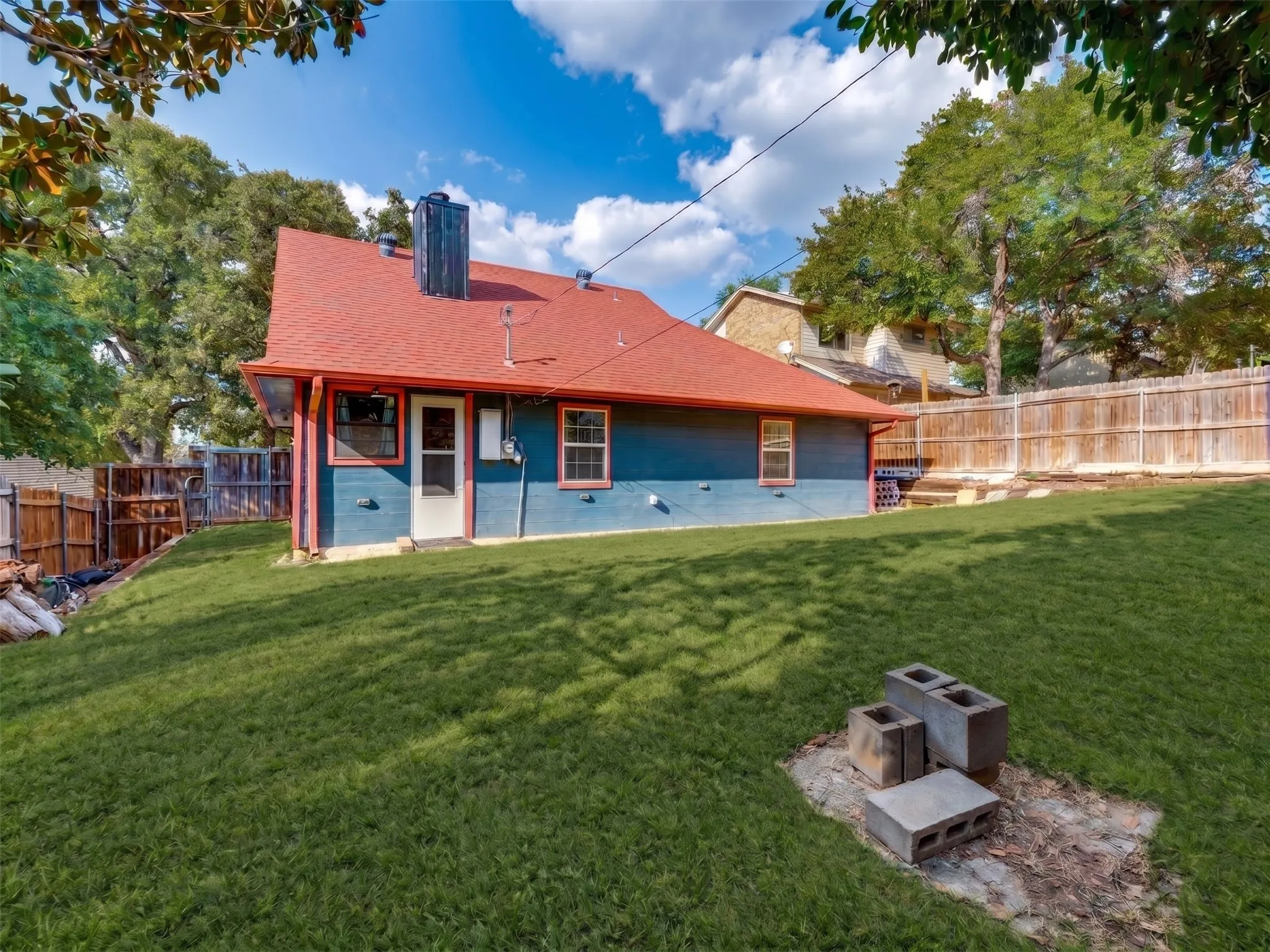 Single Family Residence For Sale in Tarrant County , 6406 Woods Edge Drive, Arlington, Texas 76016, 3 Bedroom, 2 Bathroom, 2 Garage spaces, 1,356 Sqft, built in 1984, mls#21397654, Real Estate Agent in Arlington, Homes For Sale in Tarrant county, Homes For Sale in Arlington, Realtor in Arlington Texas, Real Estate Brokerage Independent Realty Texas, Luminita Cordes Realtor