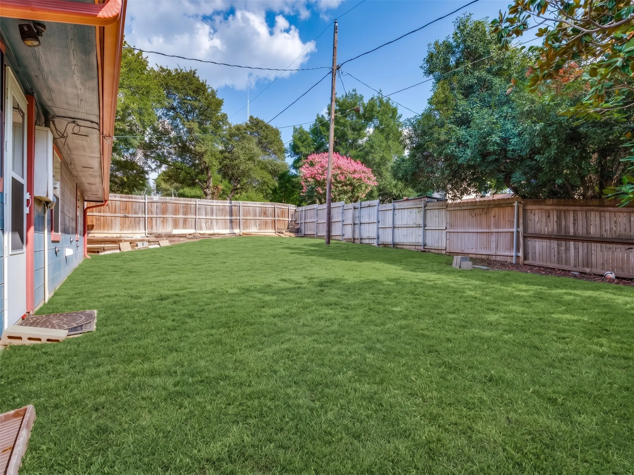 Single Family Residence For Sale in Tarrant County , 6406 Woods Edge Drive, Arlington, Texas 76016, 3 Bedroom, 2 Bathroom, 2 Garage spaces, 1,356 Sqft, built in 1984, mls#21397654, Real Estate Agent in Arlington, Homes For Sale in Tarrant county, Homes For Sale in Arlington, Realtor in Arlington Texas, Real Estate Brokerage Independent Realty Texas, Luminita Cordes Realtor