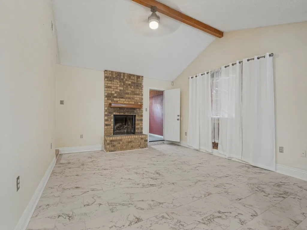Single Family Residence For Sale in Tarrant County , 6406 Woods Edge Drive, Arlington, Texas 76016, 3 Bedroom, 2 Bathroom, 2 Garage spaces, 1,356 Sqft, built in 1984, mls#21397654, Real Estate Agent in Arlington, Homes For Sale in Tarrant county, Homes For Sale in Arlington, Realtor in Arlington Texas, Real Estate Brokerage Independent Realty Texas, Luminita Cordes Realtor