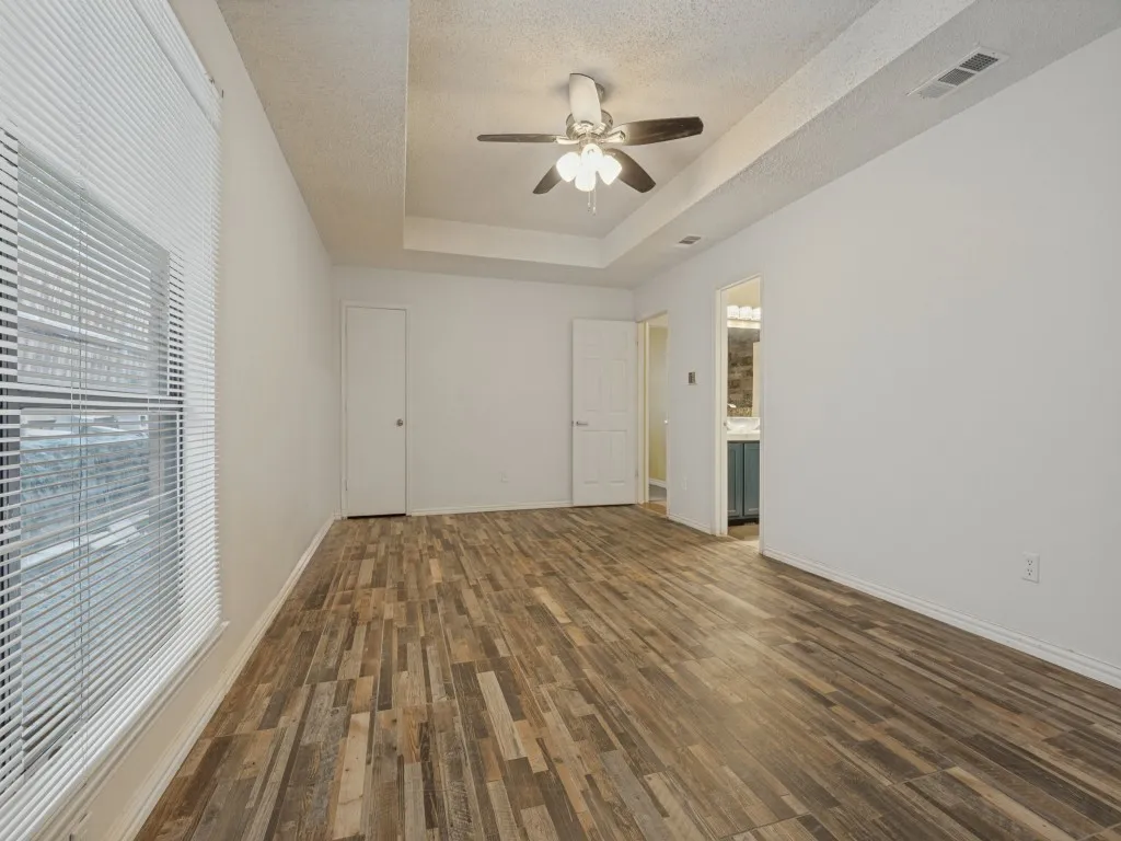 Single Family Residence For Sale in Tarrant County , 6406 Woods Edge Drive, Arlington, Texas 76016, 3 Bedroom, 2 Bathroom, 2 Garage spaces, 1,356 Sqft, built in 1984, mls#21397654, Real Estate Agent in Arlington, Homes For Sale in Tarrant county, Homes For Sale in Arlington, Realtor in Arlington Texas, Real Estate Brokerage Independent Realty Texas, Luminita Cordes Realtor