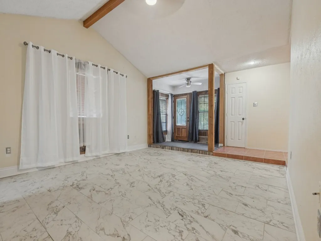Single Family Residence For Sale in Tarrant County , 6406 Woods Edge Drive, Arlington, Texas 76016, 3 Bedroom, 2 Bathroom, 2 Garage spaces, 1,356 Sqft, built in 1984, mls#21397654, Real Estate Agent in Arlington, Homes For Sale in Tarrant county, Homes For Sale in Arlington, Realtor in Arlington Texas, Real Estate Brokerage Independent Realty Texas, Luminita Cordes Realtor