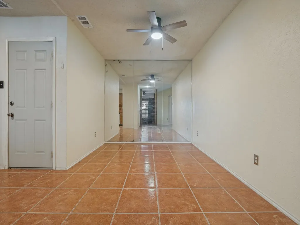 Single Family Residence For Sale in Tarrant County , 6406 Woods Edge Drive, Arlington, Texas 76016, 3 Bedroom, 2 Bathroom, 2 Garage spaces, 1,356 Sqft, built in 1984, mls#21397654, Real Estate Agent in Arlington, Homes For Sale in Tarrant county, Homes For Sale in Arlington, Realtor in Arlington Texas, Real Estate Brokerage Independent Realty Texas, Luminita Cordes Realtor