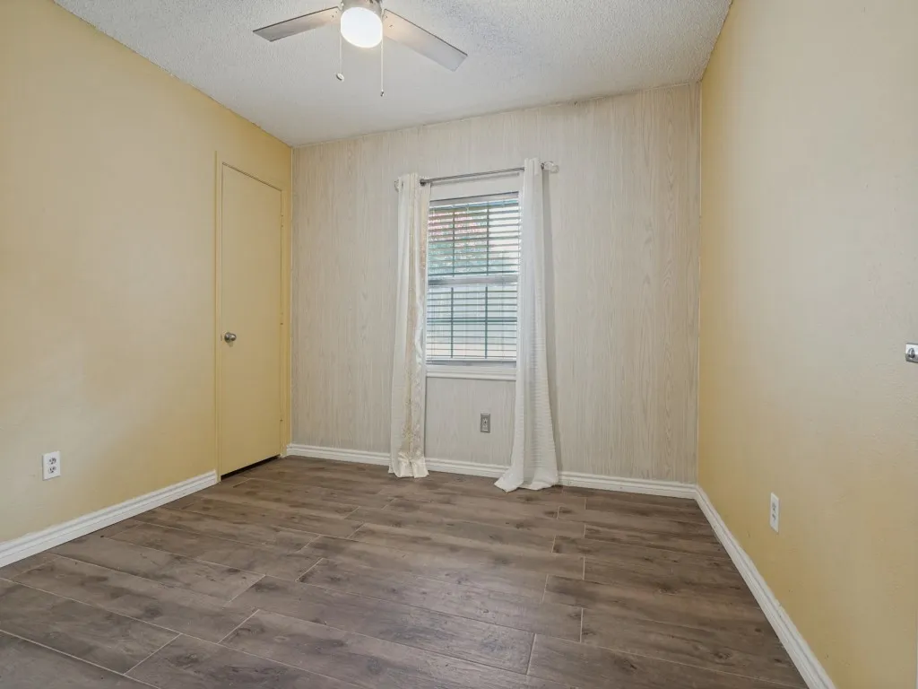 Single Family Residence For Sale in Tarrant County , 6406 Woods Edge Drive, Arlington, Texas 76016, 3 Bedroom, 2 Bathroom, 2 Garage spaces, 1,356 Sqft, built in 1984, mls#21397654, Real Estate Agent in Arlington, Homes For Sale in Tarrant county, Homes For Sale in Arlington, Realtor in Arlington Texas, Real Estate Brokerage Independent Realty Texas, Luminita Cordes Realtor