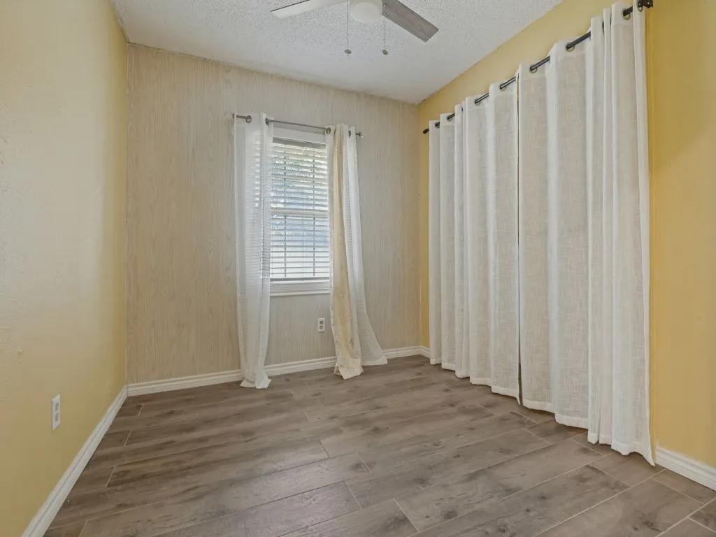 Single Family Residence For Sale in Tarrant County , 6406 Woods Edge Drive, Arlington, Texas 76016, 3 Bedroom, 2 Bathroom, 2 Garage spaces, 1,356 Sqft, built in 1984, mls#21397654, Real Estate Agent in Arlington, Homes For Sale in Tarrant county, Homes For Sale in Arlington, Realtor in Arlington Texas, Real Estate Brokerage Independent Realty Texas, Luminita Cordes Realtor