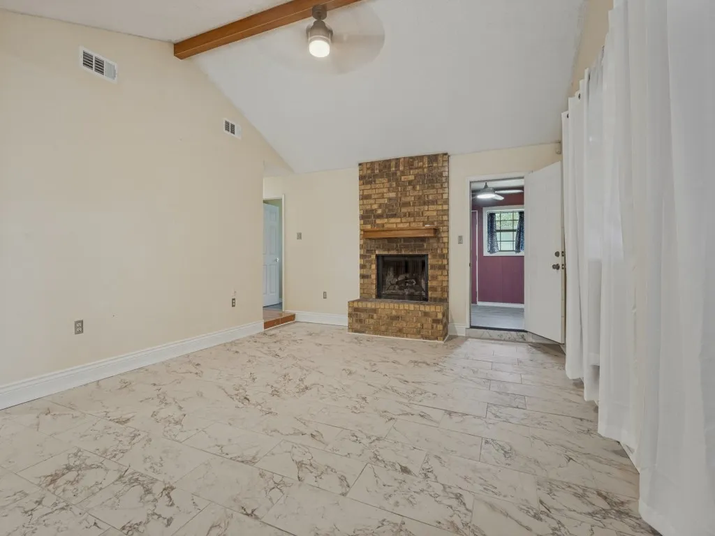 Single Family Residence For Sale in Tarrant County , 6406 Woods Edge Drive, Arlington, Texas 76016, 3 Bedroom, 2 Bathroom, 2 Garage spaces, 1,356 Sqft, built in 1984, mls#21397654, Real Estate Agent in Arlington, Homes For Sale in Tarrant county, Homes For Sale in Arlington, Realtor in Arlington Texas, Real Estate Brokerage Independent Realty Texas, Luminita Cordes Realtor