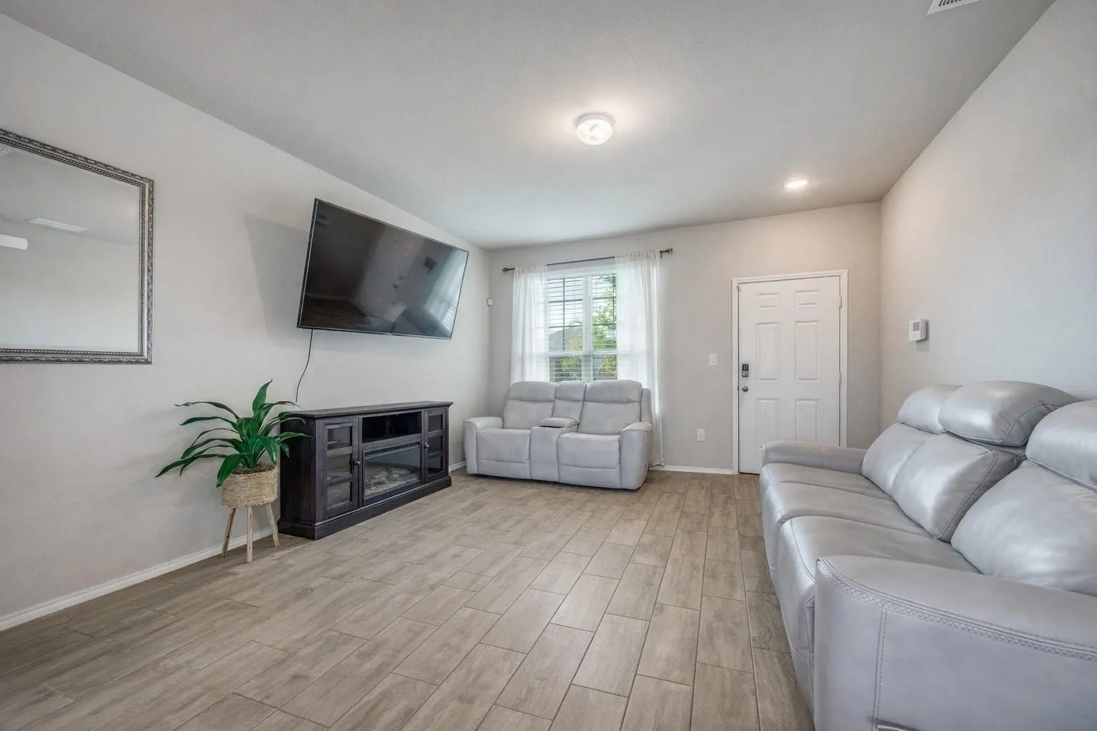 Single Family Residence For Sale in Grayson County , 926 Hurstwood Drive, Van Alstyne, Texas 75495, 3 Bedroom, 3 Bathroom, 2 Garage spaces, 1,831 Sqft, built in 2022, mls#21397867, Real Estate Agent in Van Alstyne, Homes For Sale in Grayson county, Homes For Sale in Van Alstyne, Realtor in Van Alstyne Texas, Real Estate Brokerage Independent Realty Texas, Luminita Cordes Realtor