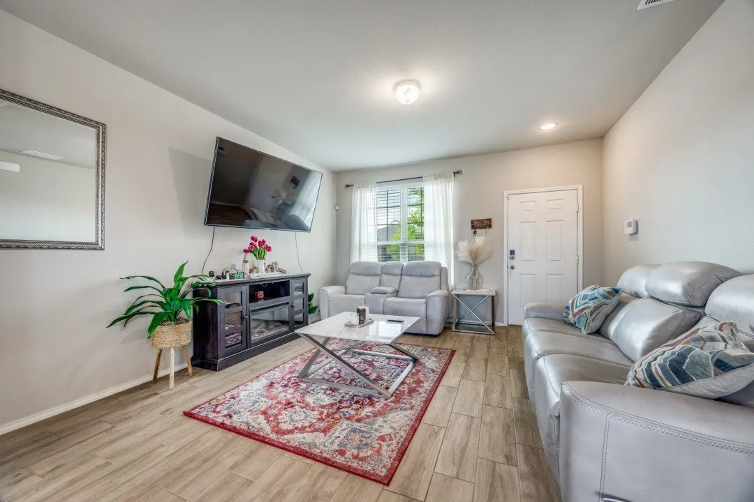 Single Family Residence For Sale in Grayson County , 926 Hurstwood Drive, Van Alstyne, Texas 75495, 3 Bedroom, 3 Bathroom, 2 Garage spaces, 1,831 Sqft, built in 2022, mls#21397867, Real Estate Agent in Van Alstyne, Homes For Sale in Grayson county, Homes For Sale in Van Alstyne, Realtor in Van Alstyne Texas, Real Estate Brokerage Independent Realty Texas, Luminita Cordes Realtor
