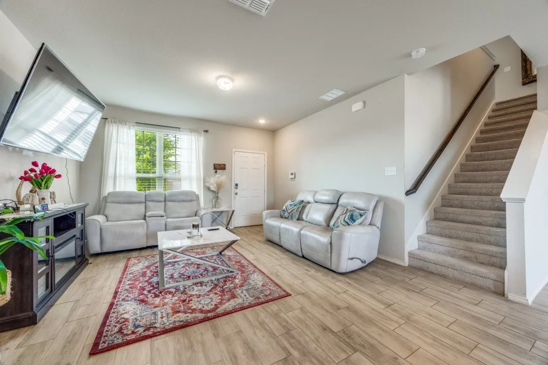 Single Family Residence For Sale in Grayson County , 926 Hurstwood Drive, Van Alstyne, Texas 75495, 3 Bedroom, 3 Bathroom, 2 Garage spaces, 1,831 Sqft, built in 2022, mls#21397867, Real Estate Agent in Van Alstyne, Homes For Sale in Grayson county, Homes For Sale in Van Alstyne, Realtor in Van Alstyne Texas, Real Estate Brokerage Independent Realty Texas, Luminita Cordes Realtor
