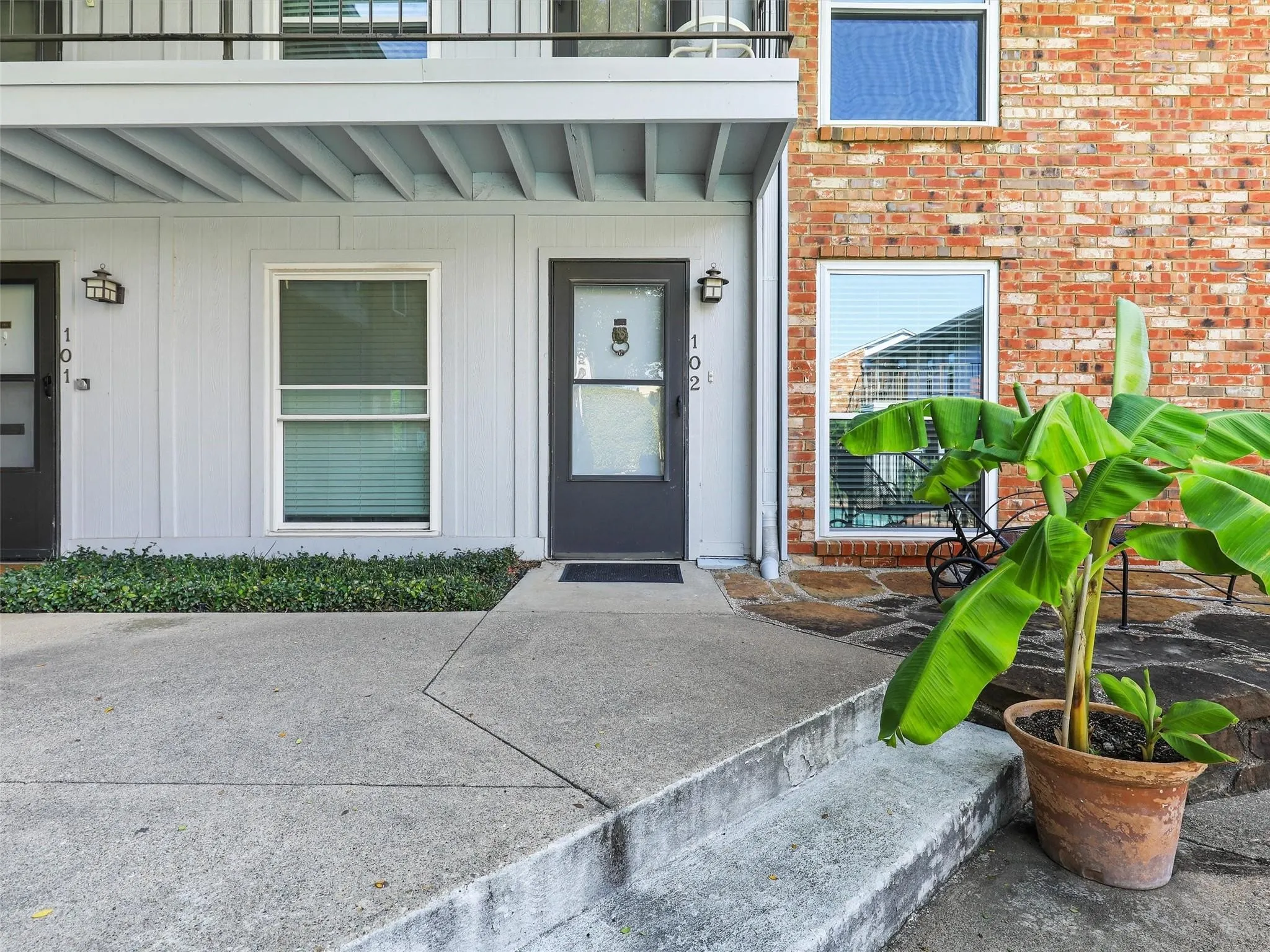 Condominium For Sale in Dallas County , 4317 Hartford Street 102, Dallas, Texas 75219, 2 Bedroom, 2 Bathroom, Garage spaces, 874 Sqft, built in 1969, mls#21398153, Real Estate Agent in Dallas, Homes For Sale in Dallas county, Homes For Sale in Dallas, Realtor in Dallas Texas, Real Estate Brokerage Independent Realty Texas, Luminita Cordes Realtor