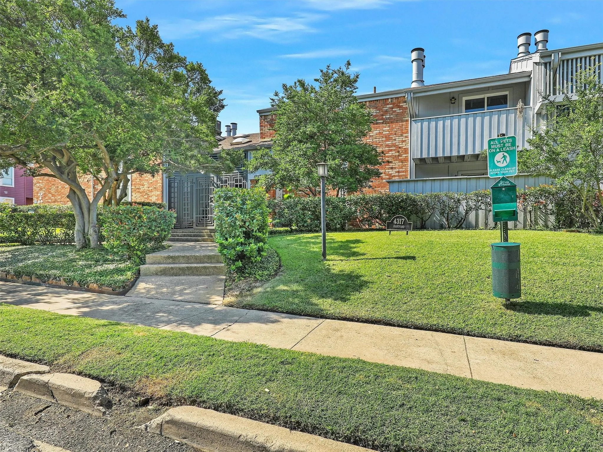 Condominium For Sale in Dallas County , 4317 Hartford Street 102, Dallas, Texas 75219, 2 Bedroom, 2 Bathroom, Garage spaces, 874 Sqft, built in 1969, mls#21398153, Real Estate Agent in Dallas, Homes For Sale in Dallas county, Homes For Sale in Dallas, Realtor in Dallas Texas, Real Estate Brokerage Independent Realty Texas, Luminita Cordes Realtor