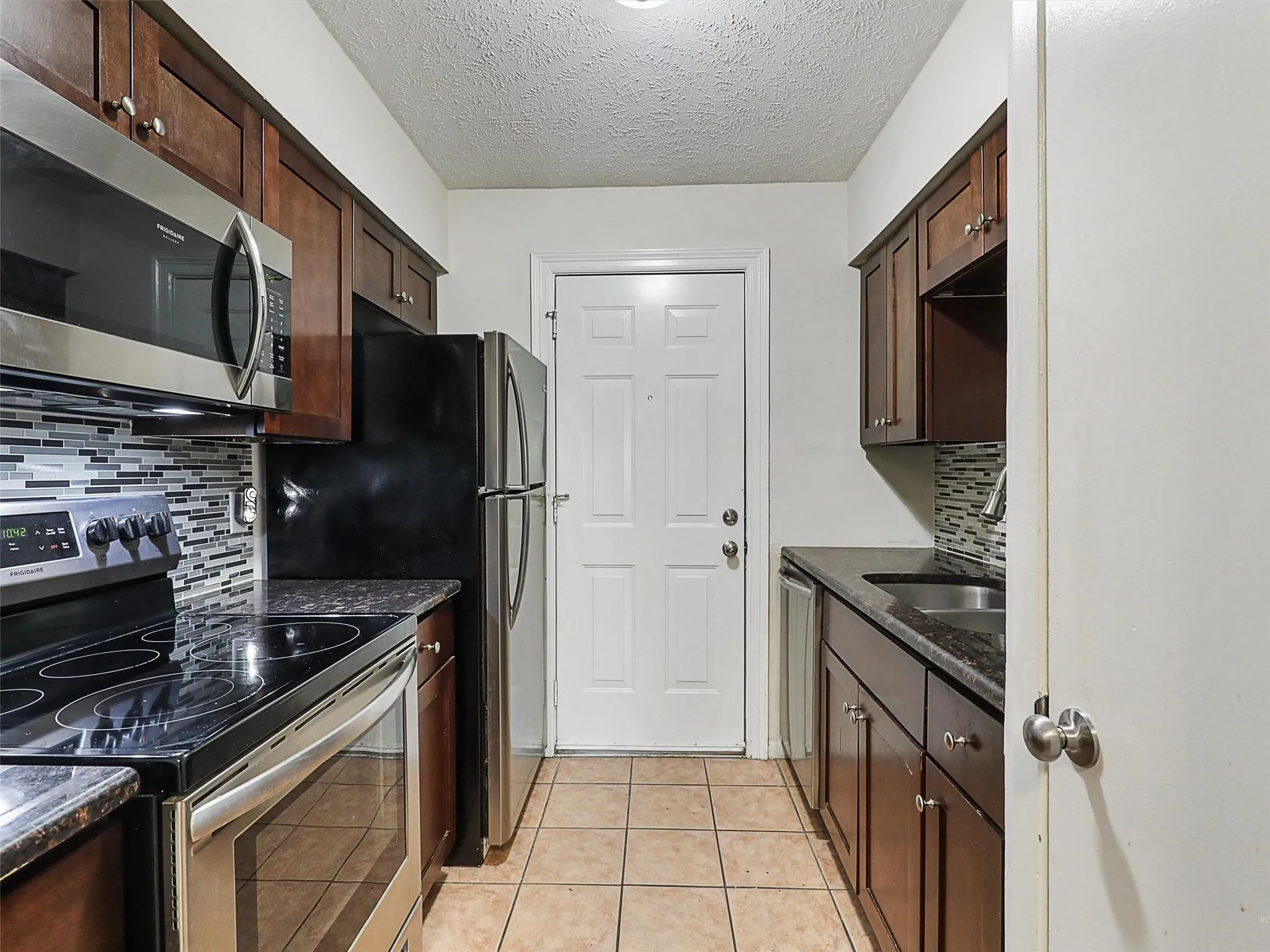 Condominium For Sale in Dallas County , 4317 Hartford Street 102, Dallas, Texas 75219, 2 Bedroom, 2 Bathroom, Garage spaces, 874 Sqft, built in 1969, mls#21398153, Real Estate Agent in Dallas, Homes For Sale in Dallas county, Homes For Sale in Dallas, Realtor in Dallas Texas, Real Estate Brokerage Independent Realty Texas, Luminita Cordes Realtor