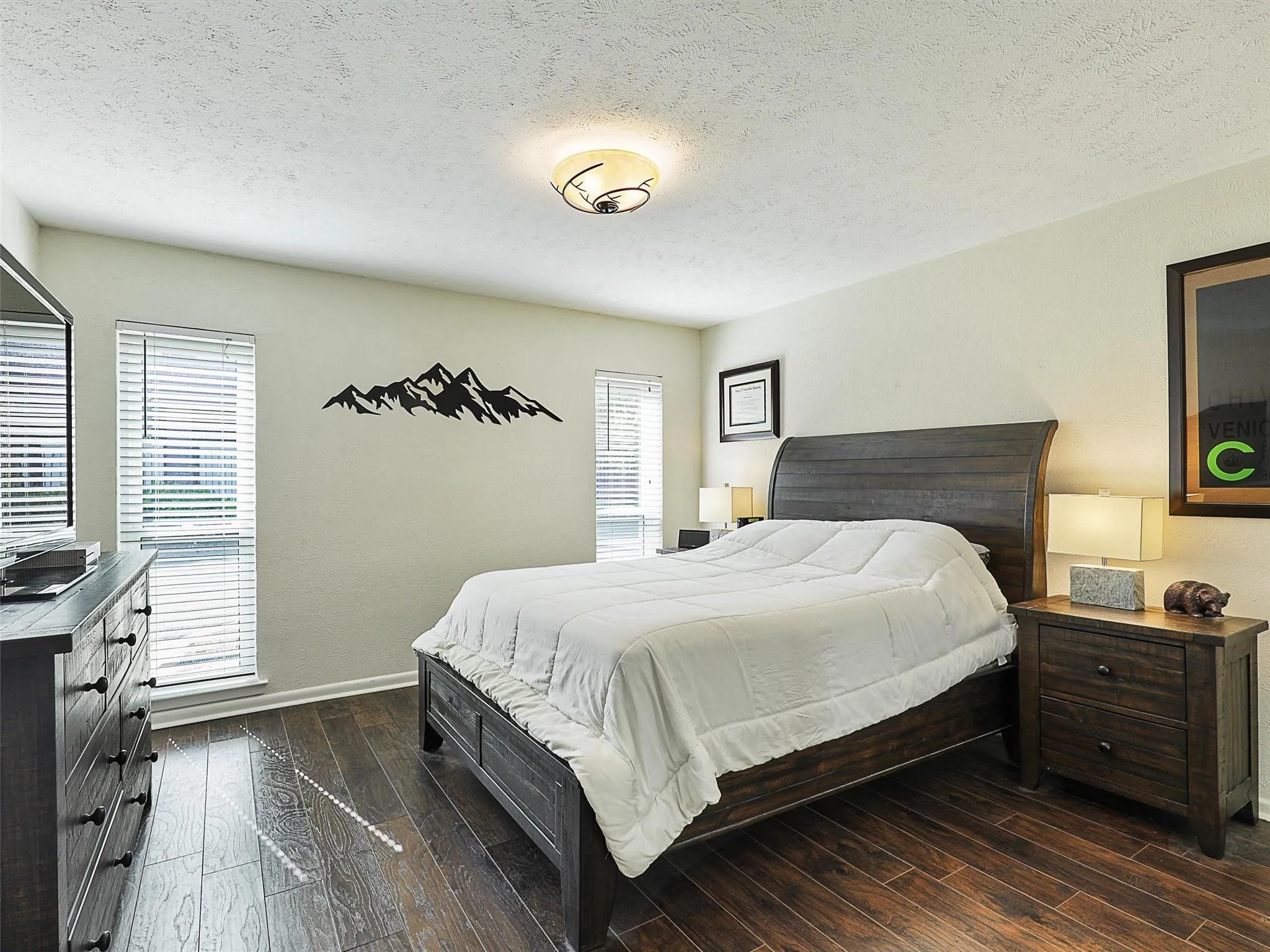 Condominium For Sale in Dallas County , 4317 Hartford Street 102, Dallas, Texas 75219, 2 Bedroom, 2 Bathroom, Garage spaces, 874 Sqft, built in 1969, mls#21398153, Real Estate Agent in Dallas, Homes For Sale in Dallas county, Homes For Sale in Dallas, Realtor in Dallas Texas, Real Estate Brokerage Independent Realty Texas, Luminita Cordes Realtor
