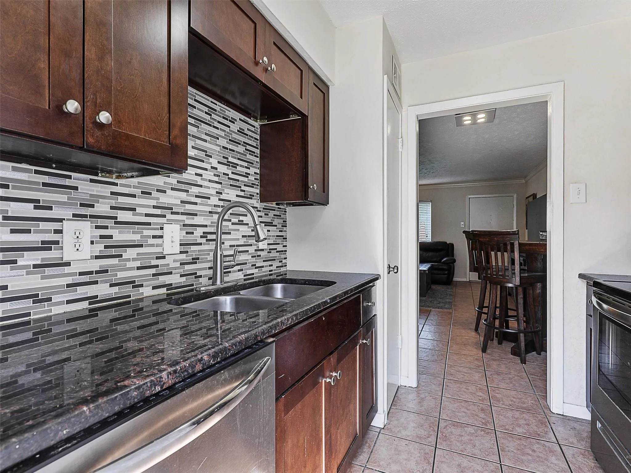 Condominium For Sale in Dallas County , 4317 Hartford Street 102, Dallas, Texas 75219, 2 Bedroom, 2 Bathroom, Garage spaces, 874 Sqft, built in 1969, mls#21398153, Real Estate Agent in Dallas, Homes For Sale in Dallas county, Homes For Sale in Dallas, Realtor in Dallas Texas, Real Estate Brokerage Independent Realty Texas, Luminita Cordes Realtor
