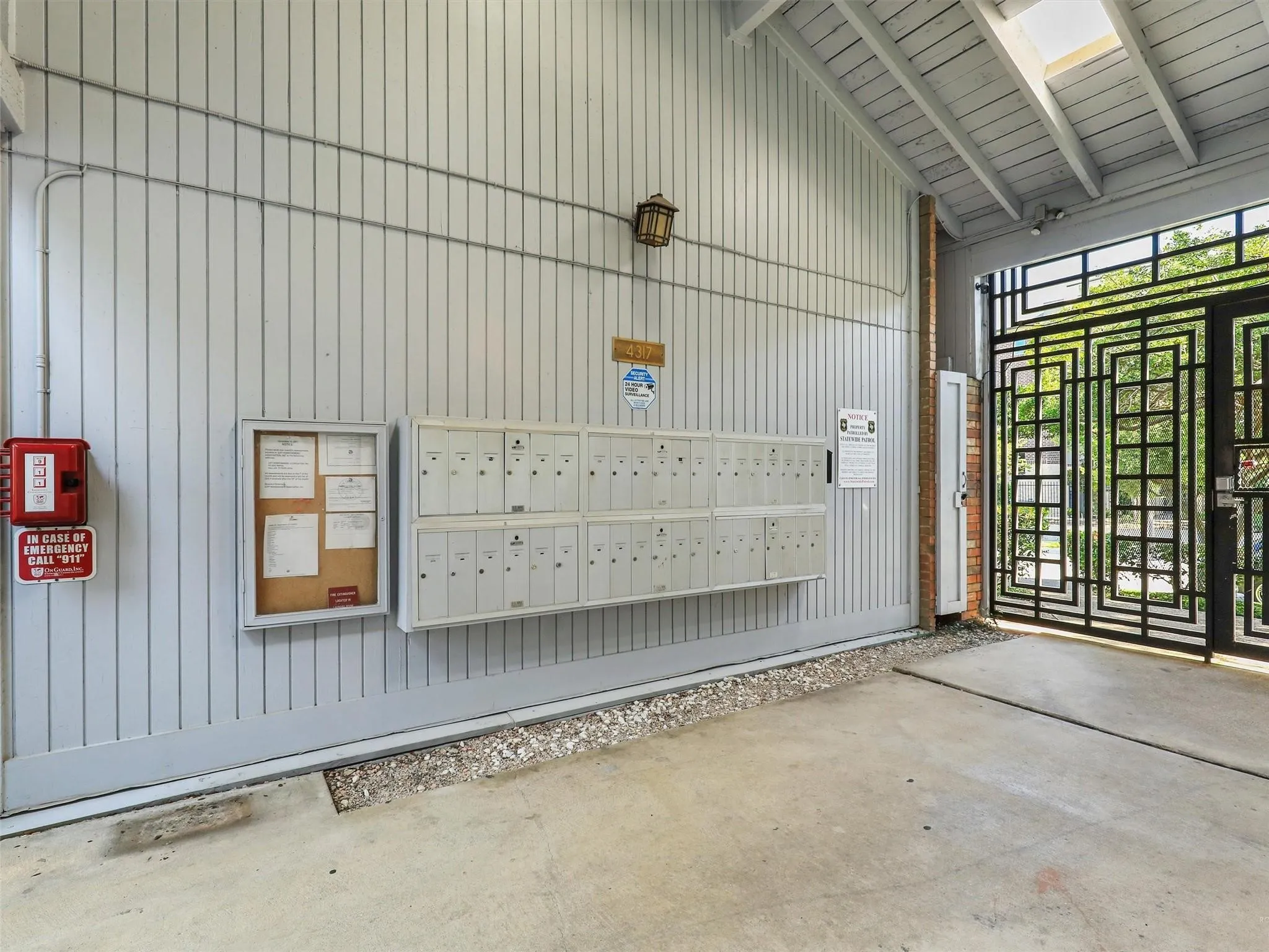 Condominium For Sale in Dallas County , 4317 Hartford Street 102, Dallas, Texas 75219, 2 Bedroom, 2 Bathroom, Garage spaces, 874 Sqft, built in 1969, mls#21398153, Real Estate Agent in Dallas, Homes For Sale in Dallas county, Homes For Sale in Dallas, Realtor in Dallas Texas, Real Estate Brokerage Independent Realty Texas, Luminita Cordes Realtor