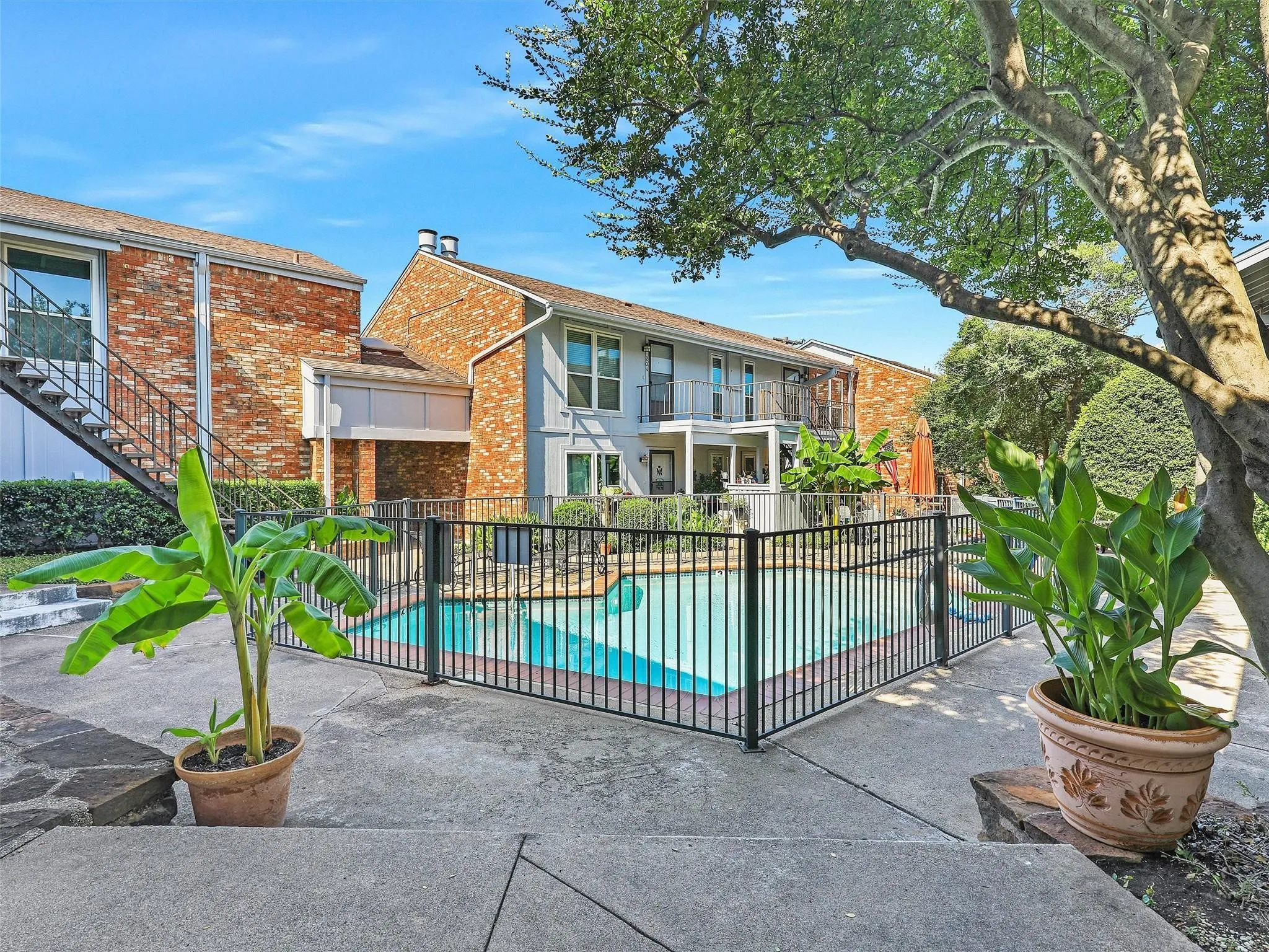 Condominium For Sale in Dallas County , 4317 Hartford Street 102, Dallas, Texas 75219, 2 Bedroom, 2 Bathroom, Garage spaces, 874 Sqft, built in 1969, mls#21398153, Real Estate Agent in Dallas, Homes For Sale in Dallas county, Homes For Sale in Dallas, Realtor in Dallas Texas, Real Estate Brokerage Independent Realty Texas, Luminita Cordes Realtor