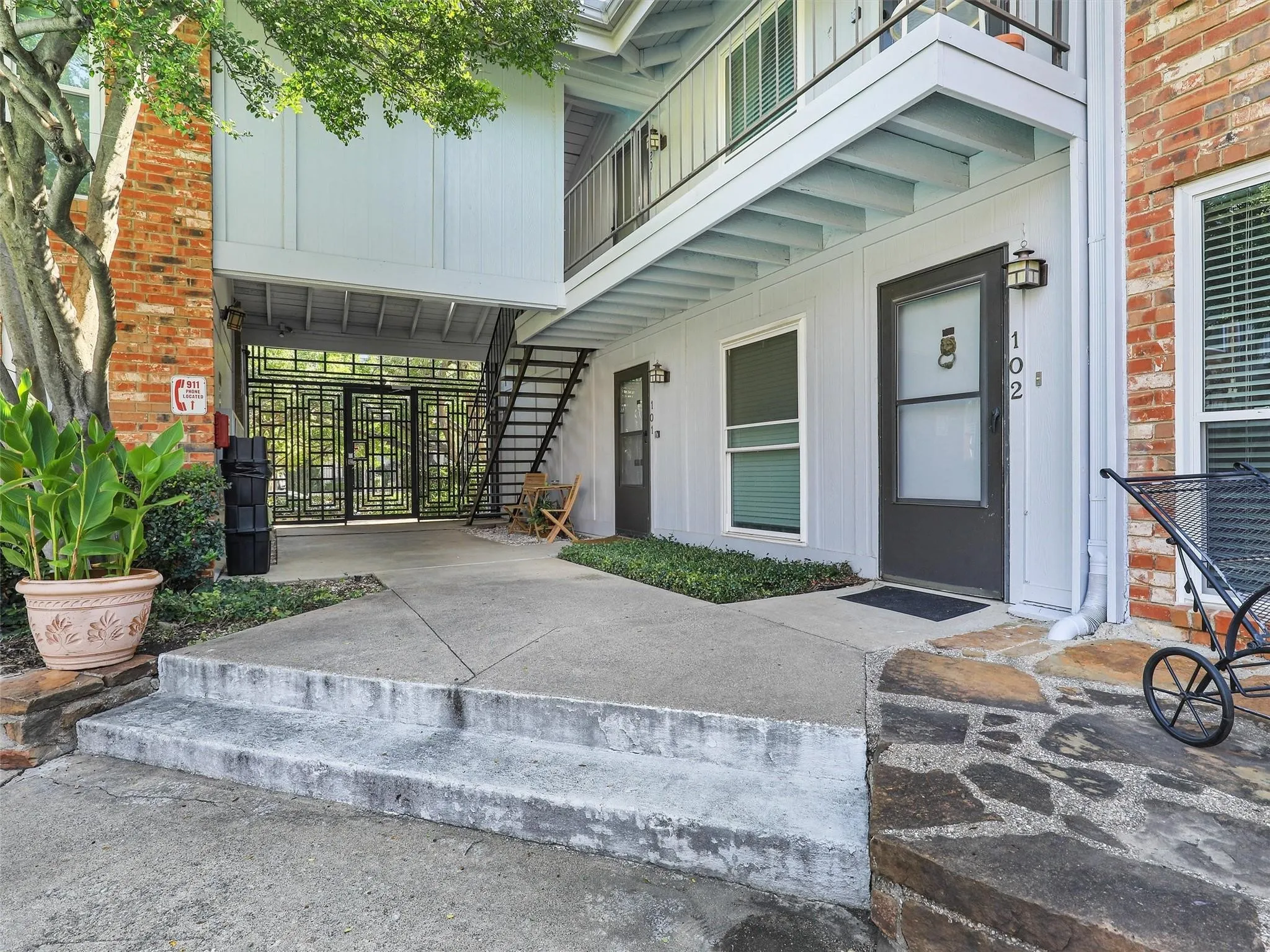 Condominium For Sale in Dallas County , 4317 Hartford Street 102, Dallas, Texas 75219, 2 Bedroom, 2 Bathroom, Garage spaces, 874 Sqft, built in 1969, mls#21398153, Real Estate Agent in Dallas, Homes For Sale in Dallas county, Homes For Sale in Dallas, Realtor in Dallas Texas, Real Estate Brokerage Independent Realty Texas, Luminita Cordes Realtor