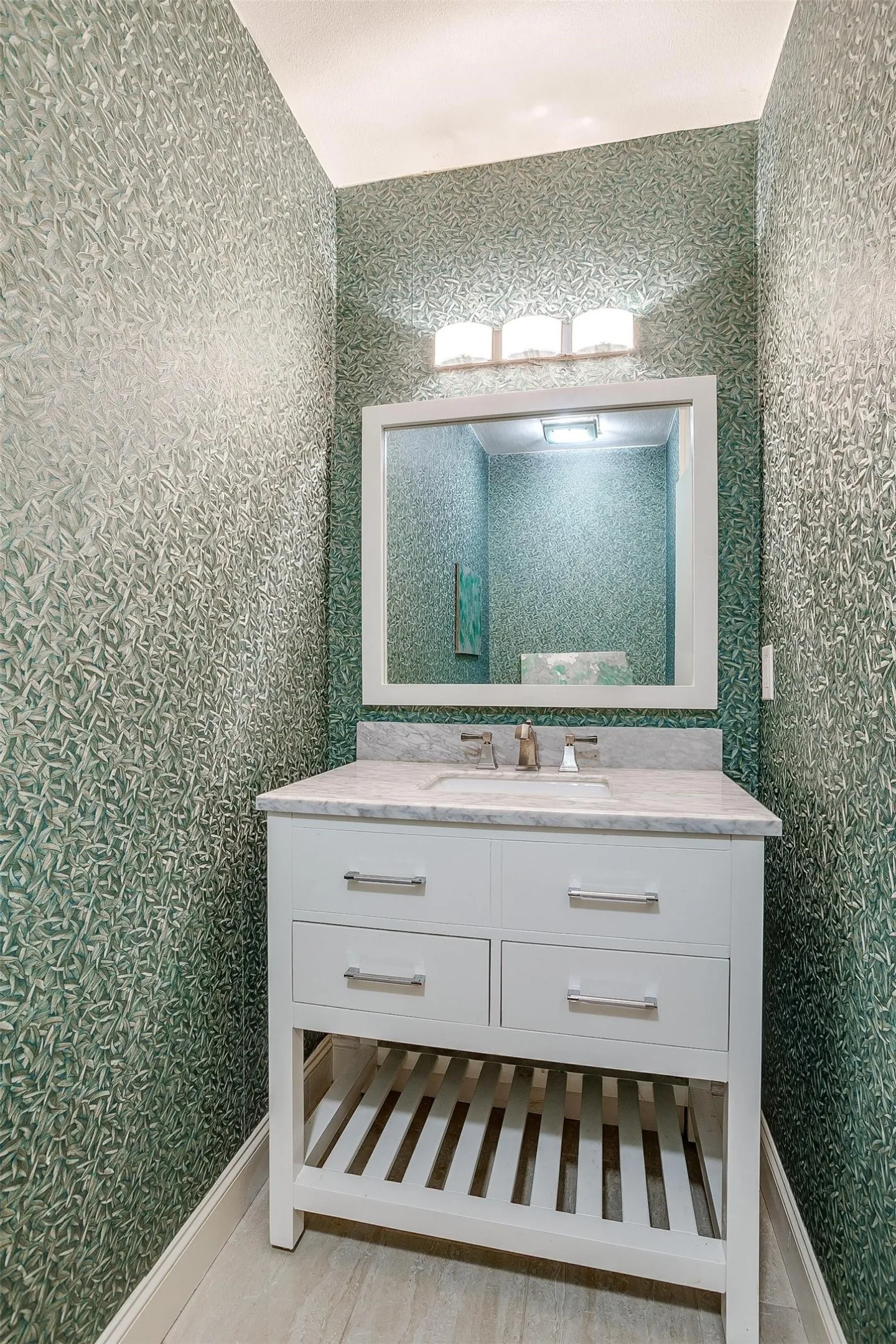 Single Family Residence For Rent in Tarrant County , 1625 S Davis, Arlington, Texas 76013, 3 Bedroom, 2 Bathroom, Garage spaces, 1,829 Sqft, built in 1958, mls#21398166, Real Estate Agent in Arlington, Homes For Rent in Tarrant county, Homes For Rent in Arlington, Realtor in Arlington Texas, Real Estate Brokerage Independent Realty Texas, Luminita Cordes Realtor