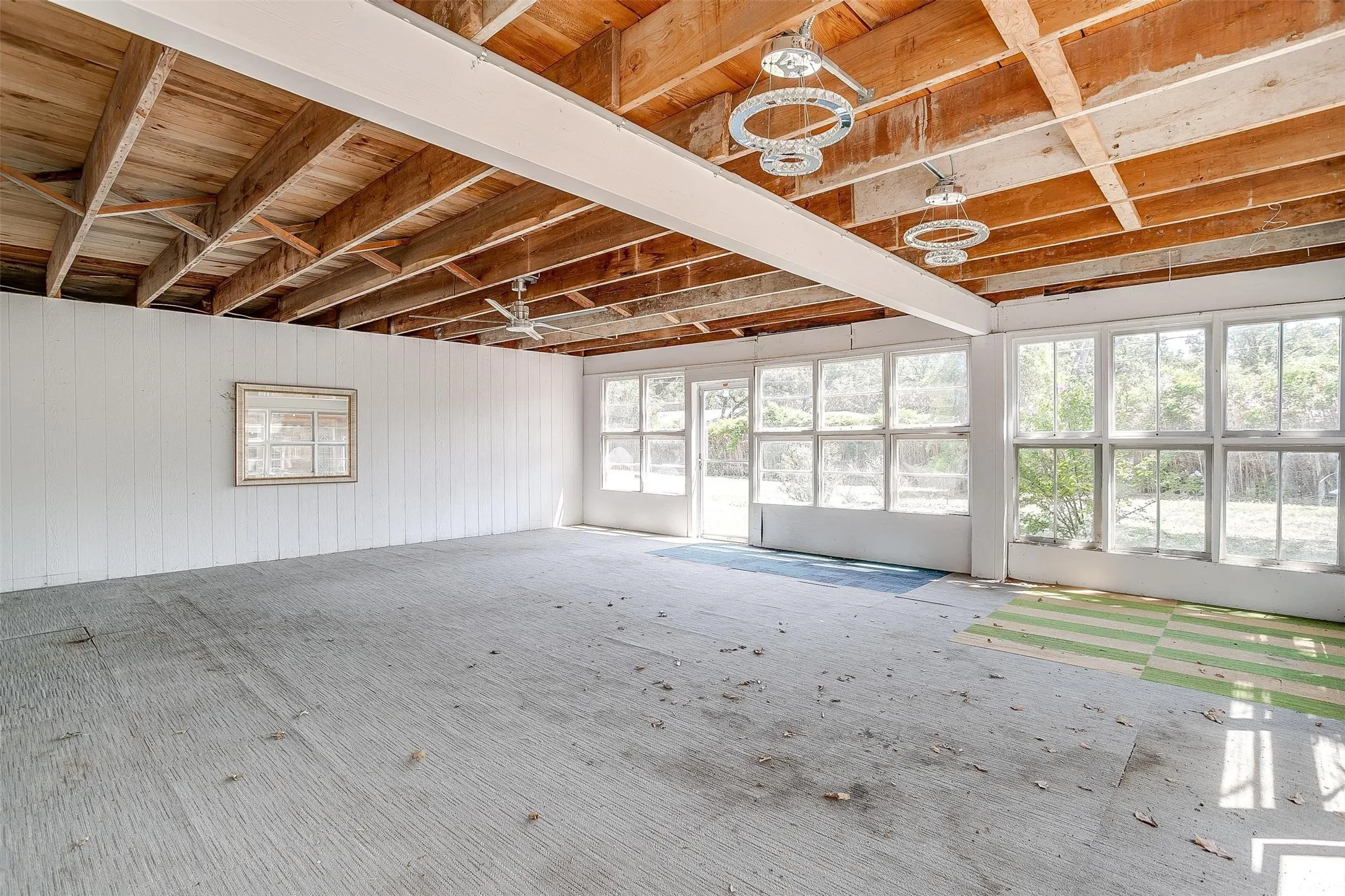 Single Family Residence For Rent in Tarrant County , 1625 S Davis, Arlington, Texas 76013, 3 Bedroom, 2 Bathroom, Garage spaces, 1,829 Sqft, built in 1958, mls#21398166, Real Estate Agent in Arlington, Homes For Rent in Tarrant county, Homes For Rent in Arlington, Realtor in Arlington Texas, Real Estate Brokerage Independent Realty Texas, Luminita Cordes Realtor