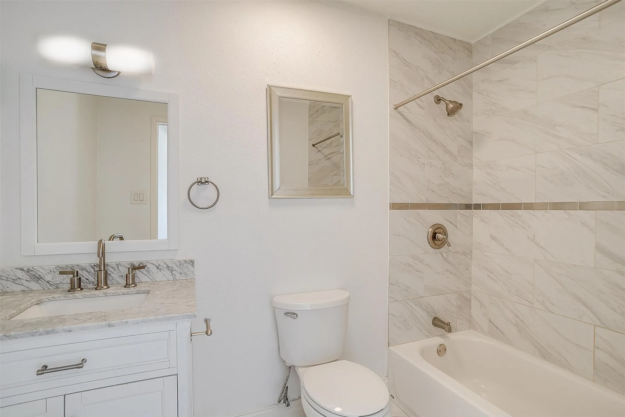 Single Family Residence For Rent in Tarrant County , 1625 S Davis, Arlington, Texas 76013, 3 Bedroom, 2 Bathroom, Garage spaces, 1,829 Sqft, built in 1958, mls#21398166, Real Estate Agent in Arlington, Homes For Rent in Tarrant county, Homes For Rent in Arlington, Realtor in Arlington Texas, Real Estate Brokerage Independent Realty Texas, Luminita Cordes Realtor