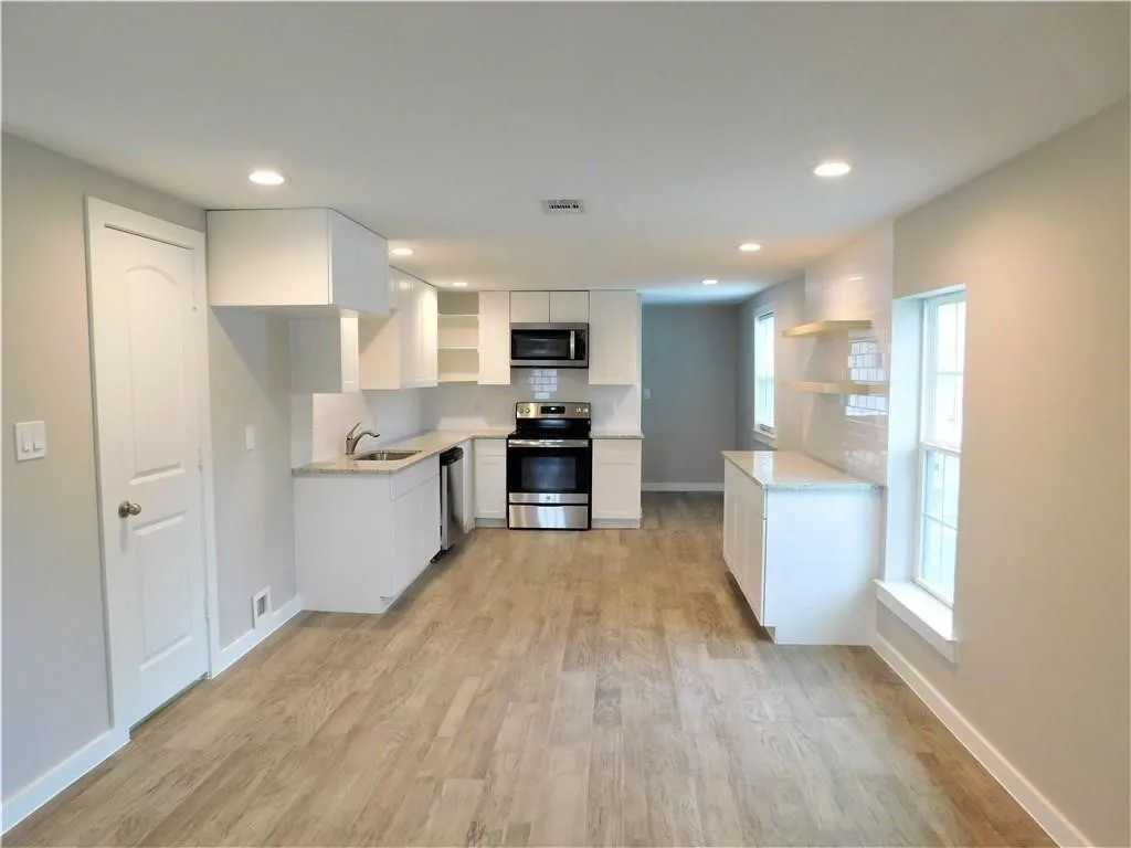 Single Family Residence For Rent in Collin County , 401 S Arizona Drive, Celina, Texas 75009, 3 Bedroom, 2 Bathroom, Garage spaces, 1,384 Sqft, built in 1940, mls#21398207, Real Estate Agent in Celina, Homes For Rent in Collin county, Homes For Rent in Celina, Realtor in Celina Texas, Real Estate Brokerage Independent Realty Texas, Luminita Cordes Realtor