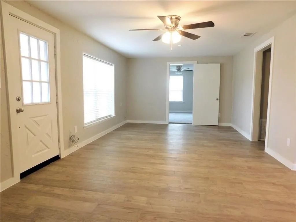 Single Family Residence For Rent in Collin County , 401 S Arizona Drive, Celina, Texas 75009, 3 Bedroom, 2 Bathroom, Garage spaces, 1,384 Sqft, built in 1940, mls#21398207, Real Estate Agent in Celina, Homes For Rent in Collin county, Homes For Rent in Celina, Realtor in Celina Texas, Real Estate Brokerage Independent Realty Texas, Luminita Cordes Realtor