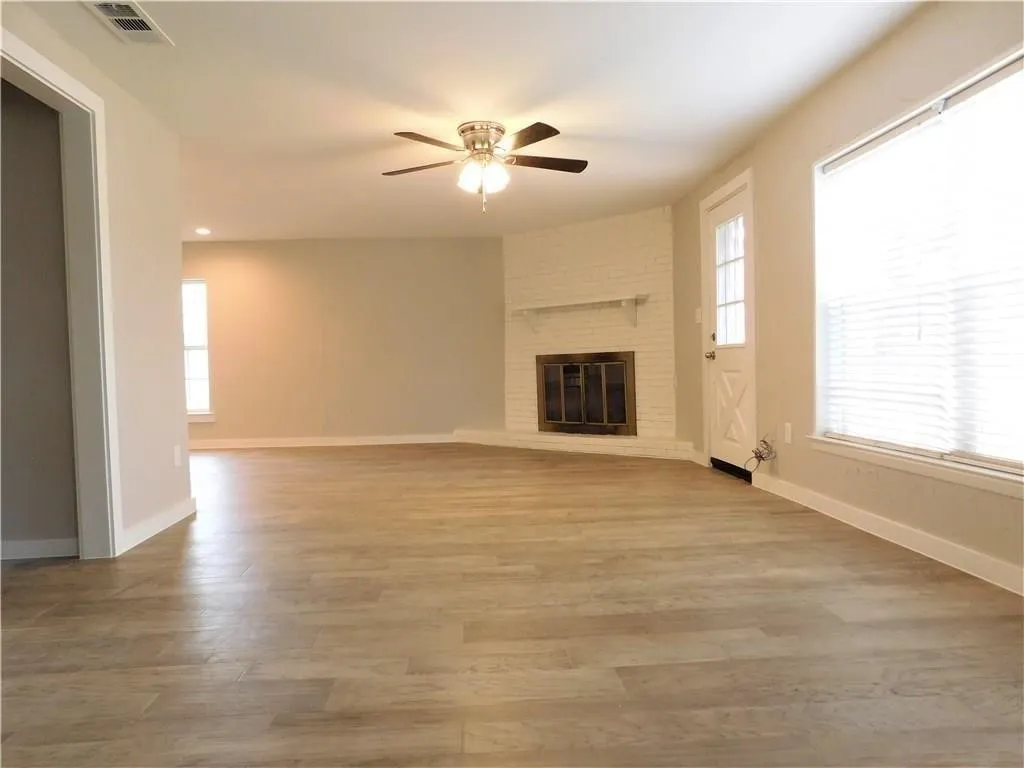 Single Family Residence For Rent in Collin County , 401 S Arizona Drive, Celina, Texas 75009, 3 Bedroom, 2 Bathroom, Garage spaces, 1,384 Sqft, built in 1940, mls#21398207, Real Estate Agent in Celina, Homes For Rent in Collin county, Homes For Rent in Celina, Realtor in Celina Texas, Real Estate Brokerage Independent Realty Texas, Luminita Cordes Realtor