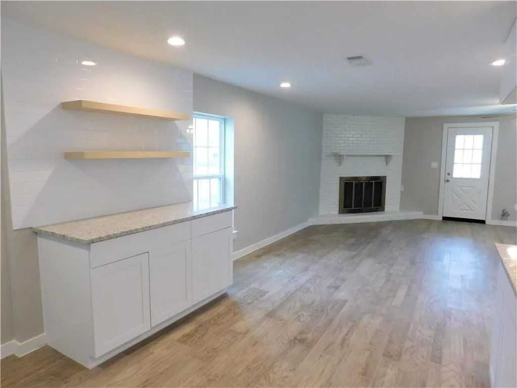 Single Family Residence For Rent in Collin County , 401 S Arizona Drive, Celina, Texas 75009, 3 Bedroom, 2 Bathroom, Garage spaces, 1,384 Sqft, built in 1940, mls#21398207, Real Estate Agent in Celina, Homes For Rent in Collin county, Homes For Rent in Celina, Realtor in Celina Texas, Real Estate Brokerage Independent Realty Texas, Luminita Cordes Realtor