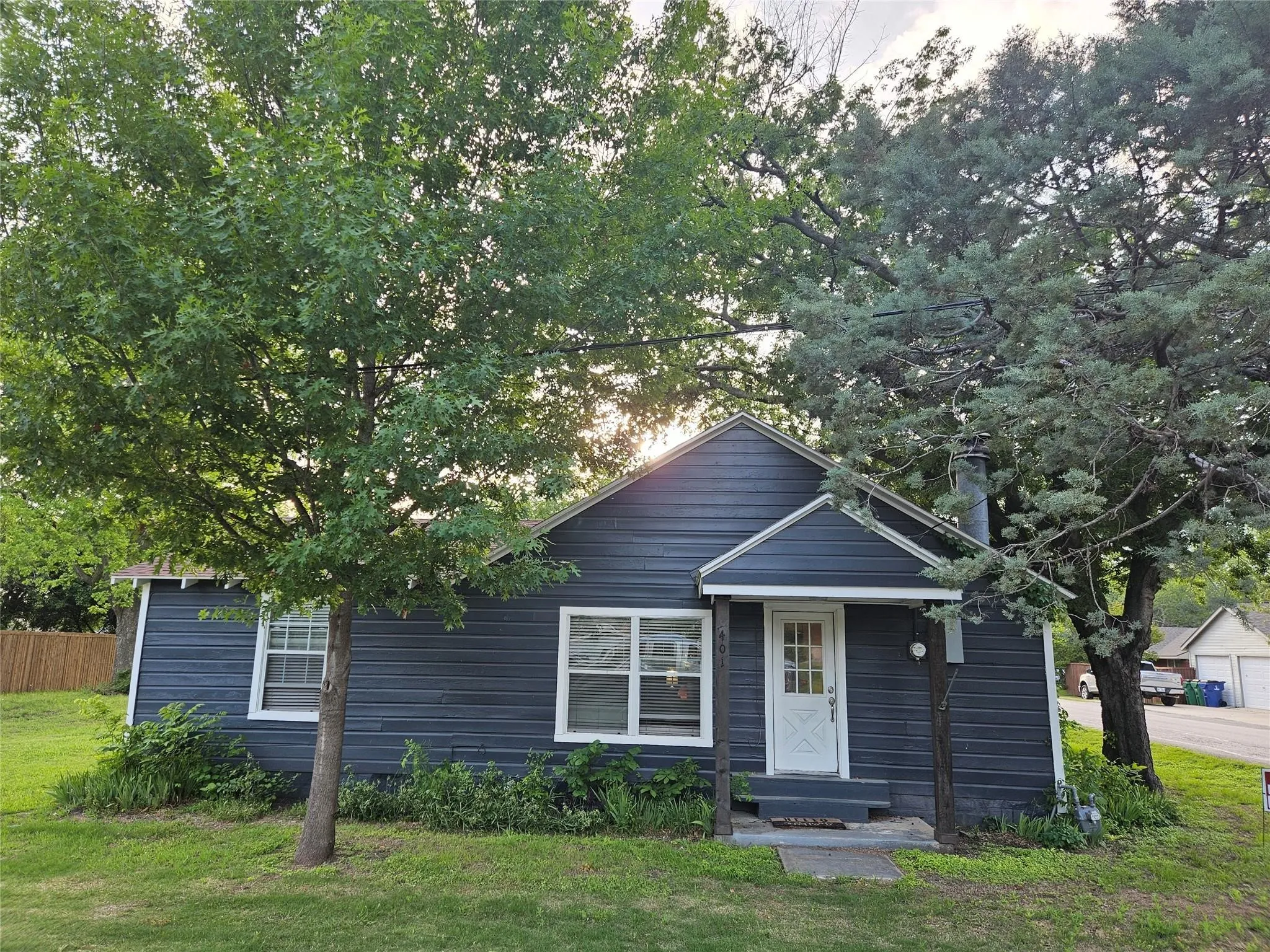 Single Family Residence For Rent in Collin County , 401 S Arizona Drive, Celina, Texas 75009, 3 Bedroom, 2 Bathroom, Garage spaces, 1,384 Sqft, built in 1940, mls#21398207, Real Estate Agent in Celina, Homes For Rent in Collin county, Homes For Rent in Celina, Realtor in Celina Texas, Real Estate Brokerage Independent Realty Texas, Luminita Cordes Realtor