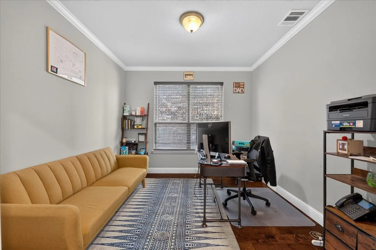 Crown molding details, recessed lighting, window with blinds, wood-finish flooring, and light-toned wall paint
