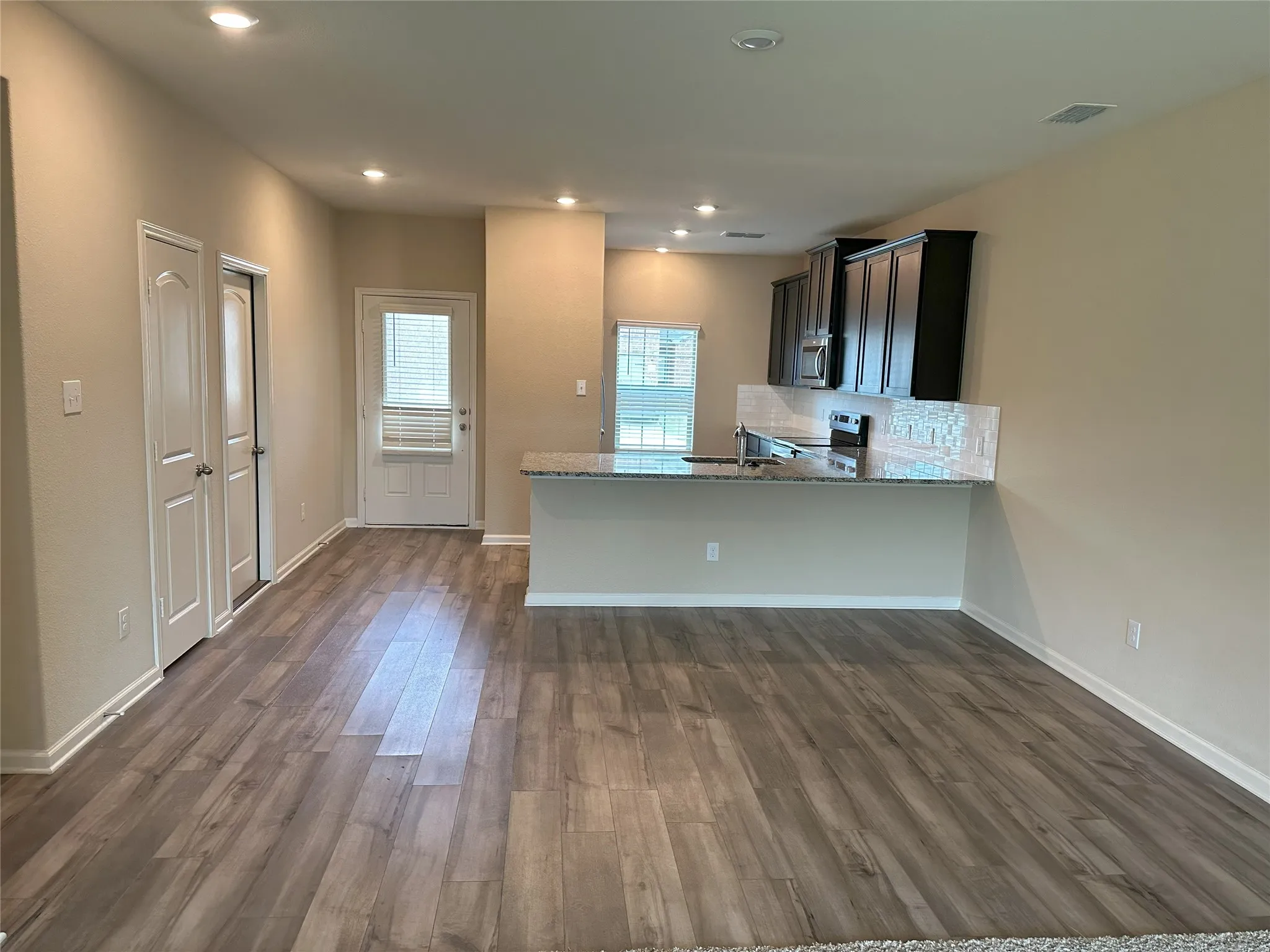Single Family Residence For Rent in Collin County , 236 Elam Drive, Anna, Texas 75409, 5 Bedroom, 3 Bathroom, 2 Garage spaces, 2,703 Sqft, built in 2021, mls#21398212, Real Estate Agent in Anna, Homes For Rent in Collin county, Homes For Rent in Anna, Realtor in Anna Texas, Real Estate Brokerage Independent Realty Texas, Luminita Cordes Realtor