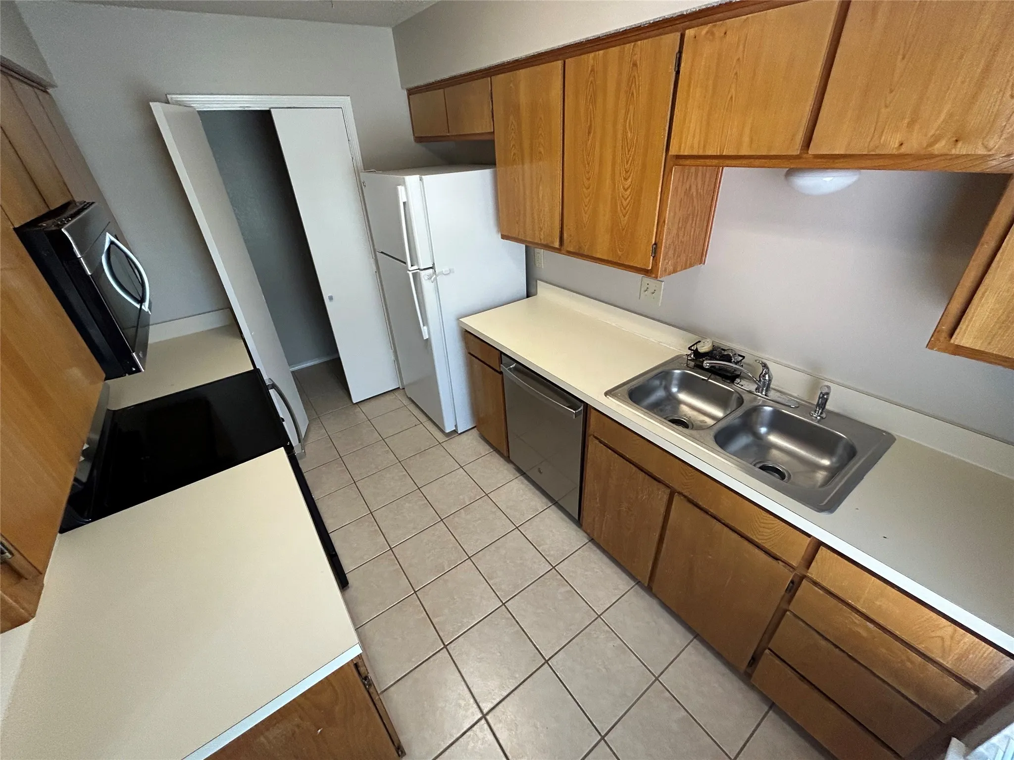 Duplex For Rent in Tarrant County , 5425 Stagetrail Drive, Arlington, Texas 76017, 2 Bedroom, 1 Bathroom, Garage spaces, 972 Sqft, built in 1984, mls#21398215, Real Estate Agent in Arlington, Homes For Rent in Tarrant county, Homes For Rent in Arlington, Realtor in Arlington Texas, Real Estate Brokerage Independent Realty Texas, Luminita Cordes Realtor
