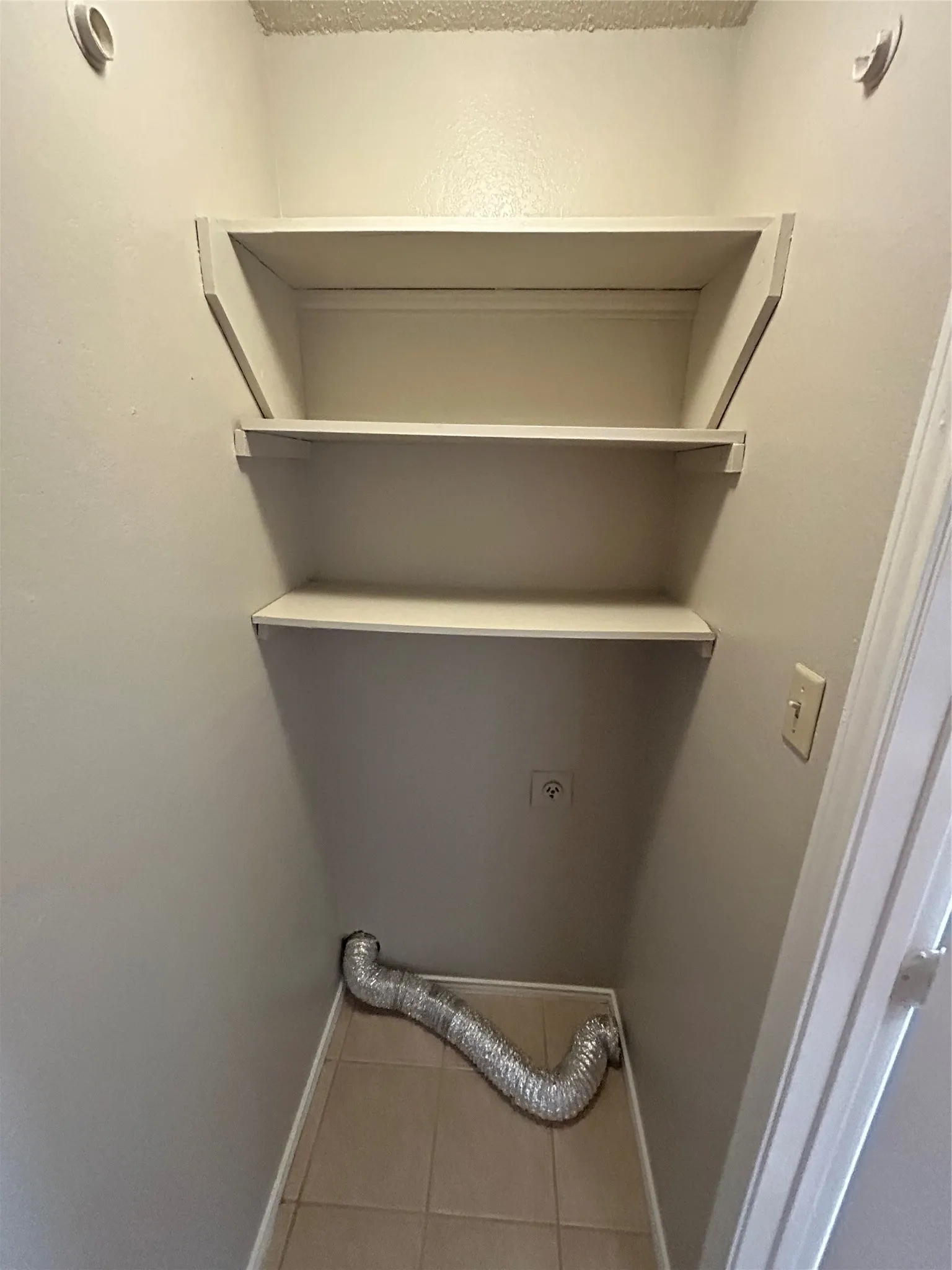 Duplex For Rent in Tarrant County , 5425 Stagetrail Drive, Arlington, Texas 76017, 2 Bedroom, 1 Bathroom, Garage spaces, 972 Sqft, built in 1984, mls#21398215, Real Estate Agent in Arlington, Homes For Rent in Tarrant county, Homes For Rent in Arlington, Realtor in Arlington Texas, Real Estate Brokerage Independent Realty Texas, Luminita Cordes Realtor