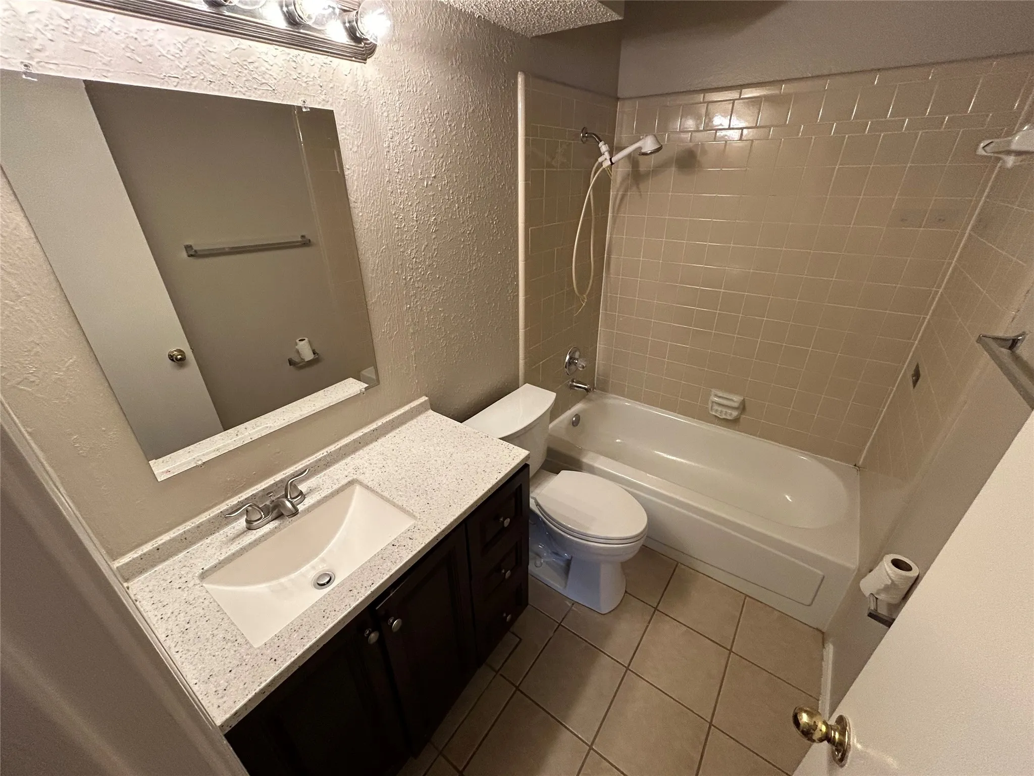 Duplex For Rent in Tarrant County , 5425 Stagetrail Drive, Arlington, Texas 76017, 2 Bedroom, 1 Bathroom, Garage spaces, 972 Sqft, built in 1984, mls#21398215, Real Estate Agent in Arlington, Homes For Rent in Tarrant county, Homes For Rent in Arlington, Realtor in Arlington Texas, Real Estate Brokerage Independent Realty Texas, Luminita Cordes Realtor