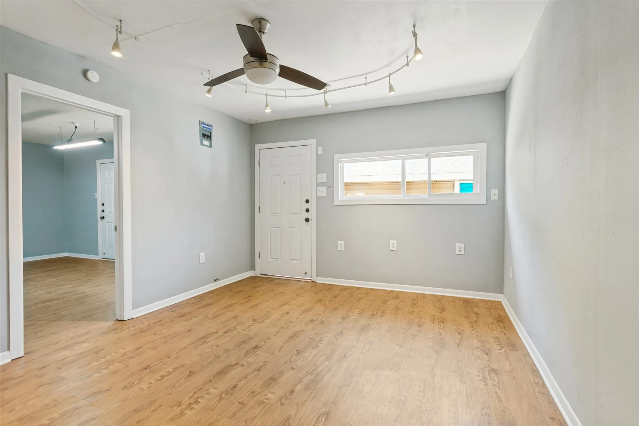 Single Family Residence For Sale in Denton County , 1818 Tyler Street, Denton, Texas 76209, 3 Bedroom, 2 Bathroom, Garage spaces, 1,746 Sqft, built in 1940, mls#21394924, Real Estate Agent in Denton, Homes For Sale in Denton county, Homes For Sale in Denton, Realtor in Denton Texas, Real Estate Brokerage Independent Realty Texas, Luminita Cordes Realtor
