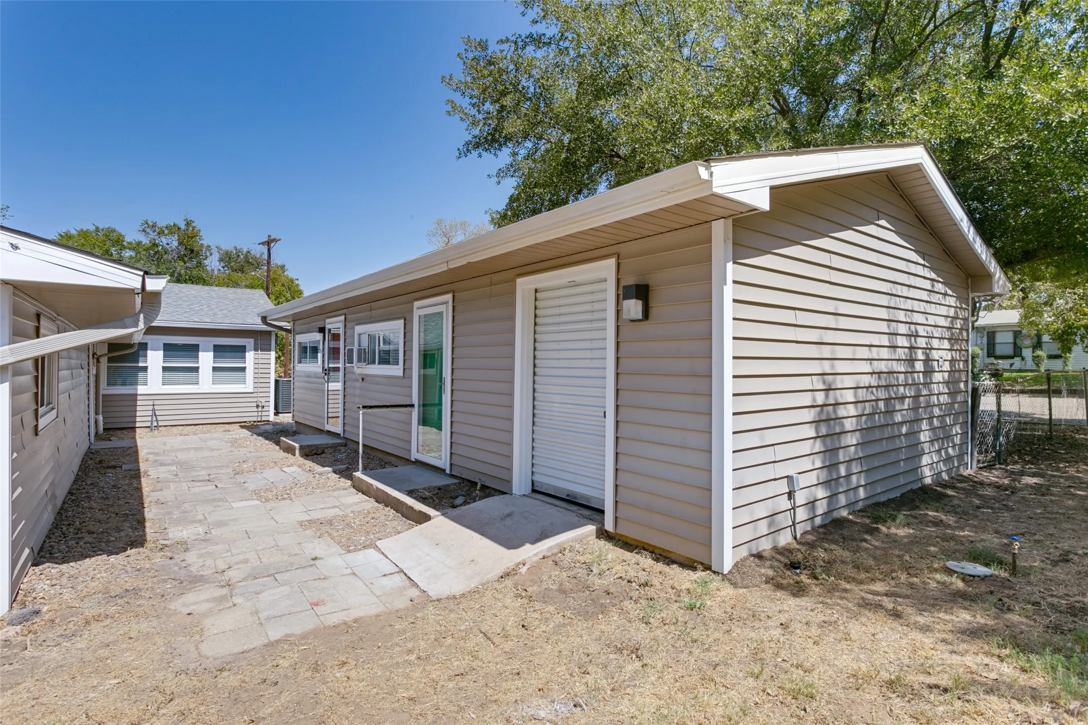 Single Family Residence For Sale in Denton County , 1818 Tyler Street, Denton, Texas 76209, 3 Bedroom, 2 Bathroom, Garage spaces, 1,746 Sqft, built in 1940, mls#21394924, Real Estate Agent in Denton, Homes For Sale in Denton county, Homes For Sale in Denton, Realtor in Denton Texas, Real Estate Brokerage Independent Realty Texas, Luminita Cordes Realtor