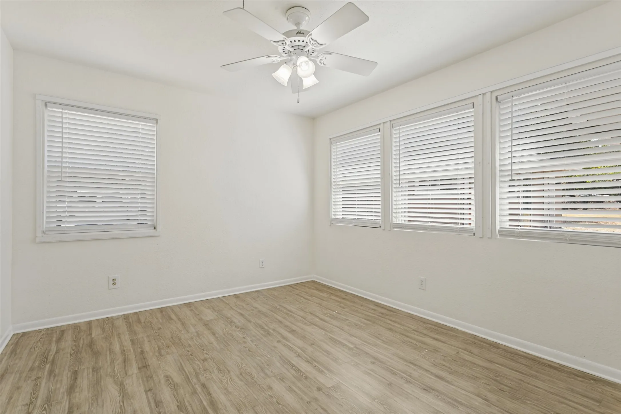 Single Family Residence For Sale in Denton County , 1818 Tyler Street, Denton, Texas 76209, 3 Bedroom, 2 Bathroom, Garage spaces, 1,746 Sqft, built in 1940, mls#21394924, Real Estate Agent in Denton, Homes For Sale in Denton county, Homes For Sale in Denton, Realtor in Denton Texas, Real Estate Brokerage Independent Realty Texas, Luminita Cordes Realtor