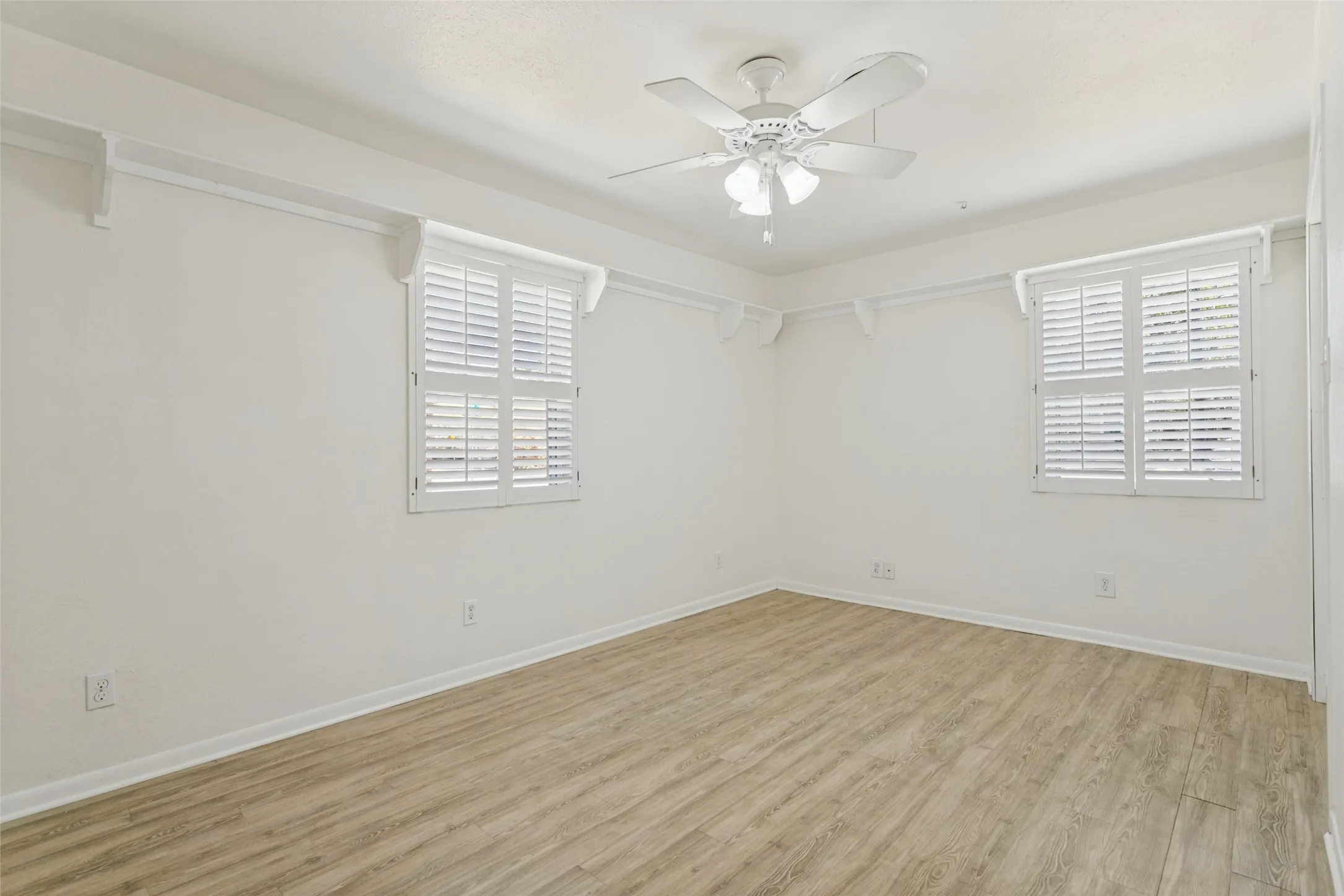 Single Family Residence For Sale in Denton County , 1818 Tyler Street, Denton, Texas 76209, 3 Bedroom, 2 Bathroom, Garage spaces, 1,746 Sqft, built in 1940, mls#21394924, Real Estate Agent in Denton, Homes For Sale in Denton county, Homes For Sale in Denton, Realtor in Denton Texas, Real Estate Brokerage Independent Realty Texas, Luminita Cordes Realtor