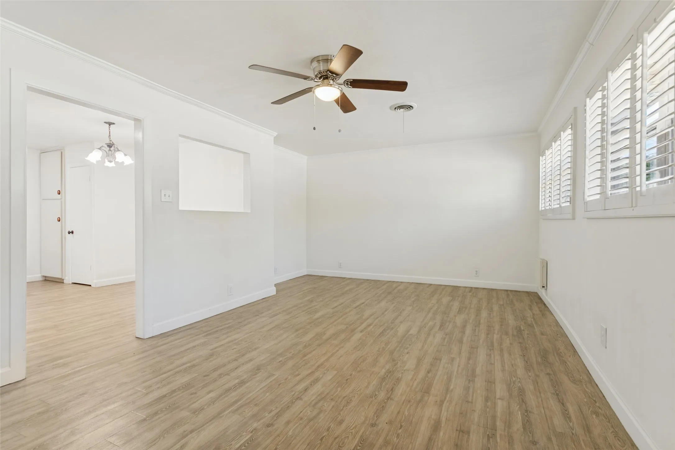 Single Family Residence For Sale in Denton County , 1818 Tyler Street, Denton, Texas 76209, 3 Bedroom, 2 Bathroom, Garage spaces, 1,746 Sqft, built in 1940, mls#21394924, Real Estate Agent in Denton, Homes For Sale in Denton county, Homes For Sale in Denton, Realtor in Denton Texas, Real Estate Brokerage Independent Realty Texas, Luminita Cordes Realtor